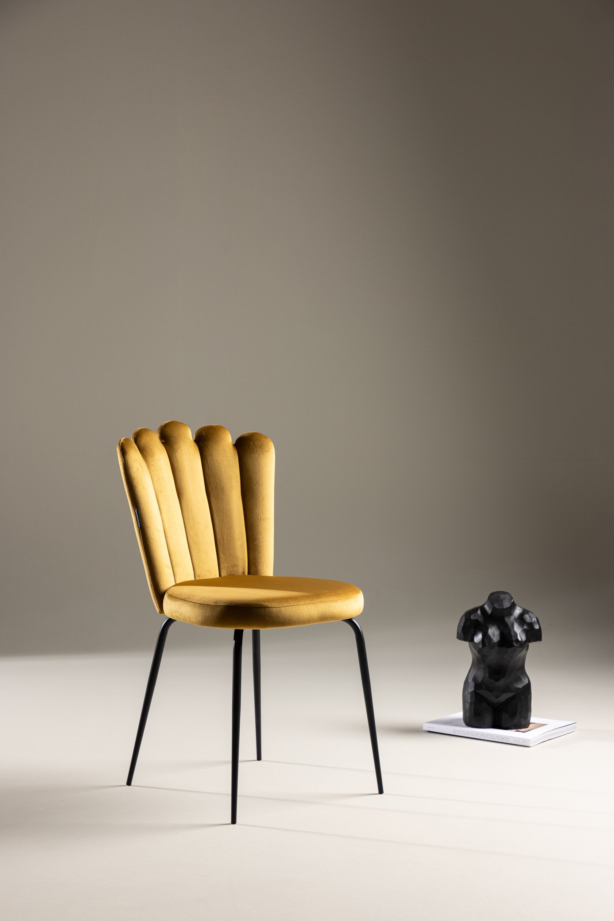 Limhamn Stuhl in Gelb präsentiert im Onlineshop von KAQTU Design AG. Stuhl ist von Furniture Fashion