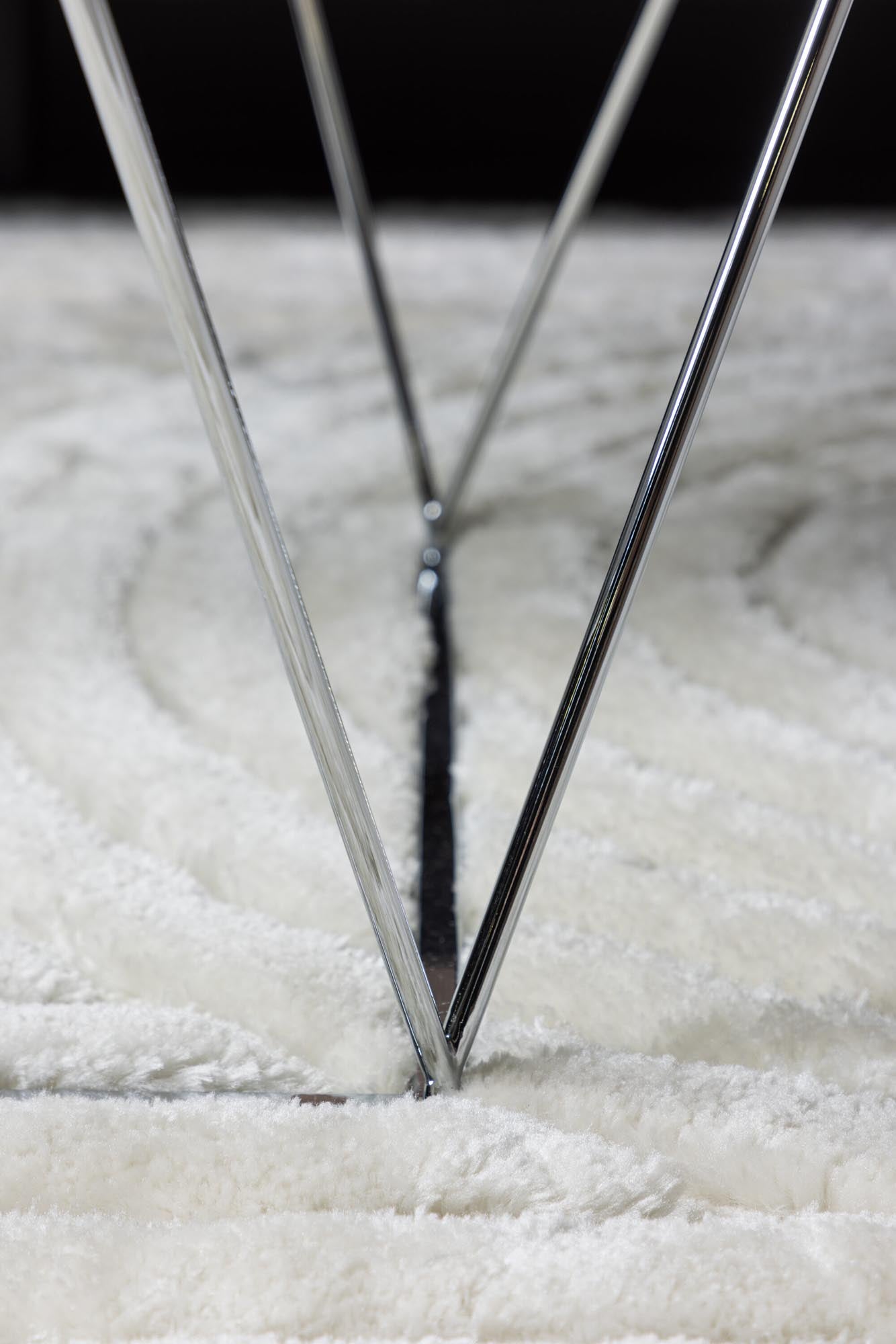 Moderner Österlen Couchtisch von Furniture Fashion, minimalistisch, stilvoll und perfekt für zeitgenössische Wohnräume.