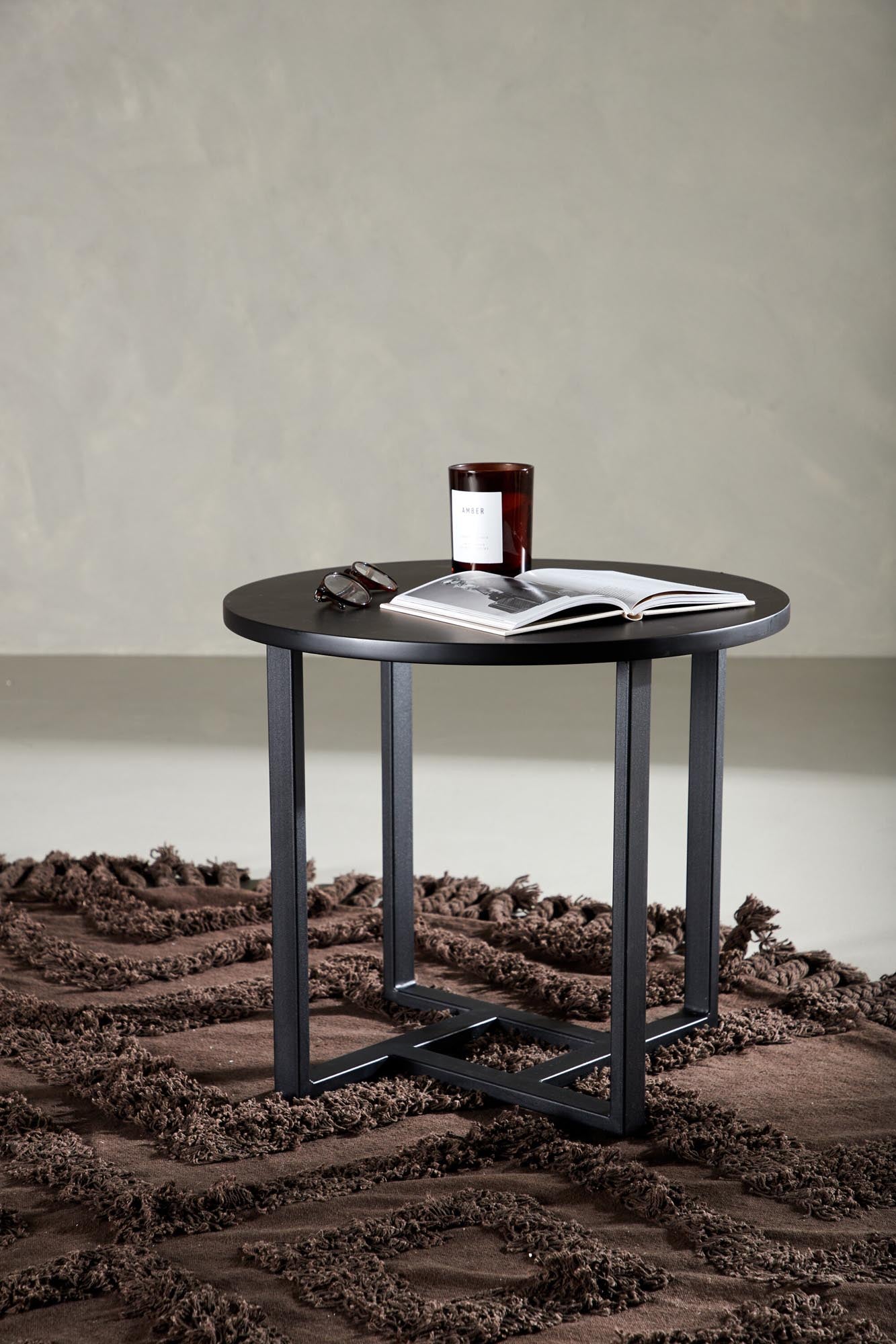 Stylischer Lawton Coffee Tisch von Venture Home: Runde MDF-Oberfläche, elegantes Finish, ideal für Wohnzimmer und Flur, funktional und dekorativ.