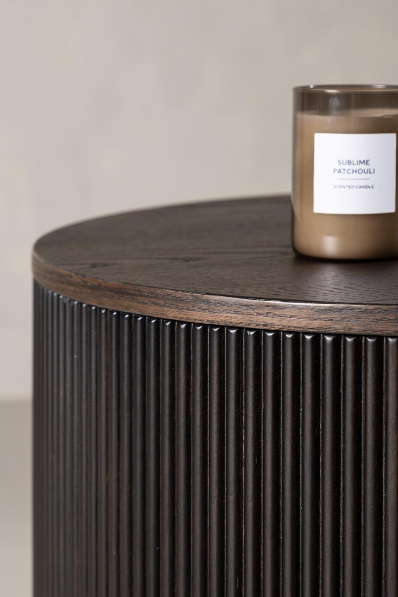 Vielseitiger Bristol Beistelltisch von Venture Home: Stilvolles Design, hochwertige Materialien und ideal für jeden Wohnraum.