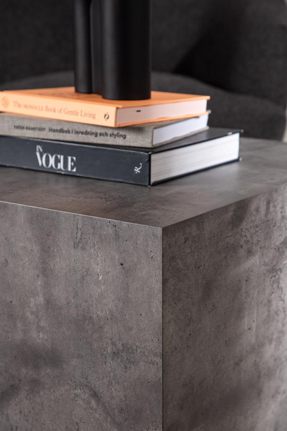 York Coffee Tisch Low in Dunkelgrau präsentiert im Onlineshop von KAQTU Design AG. Beistelltisch ist von Venture Home