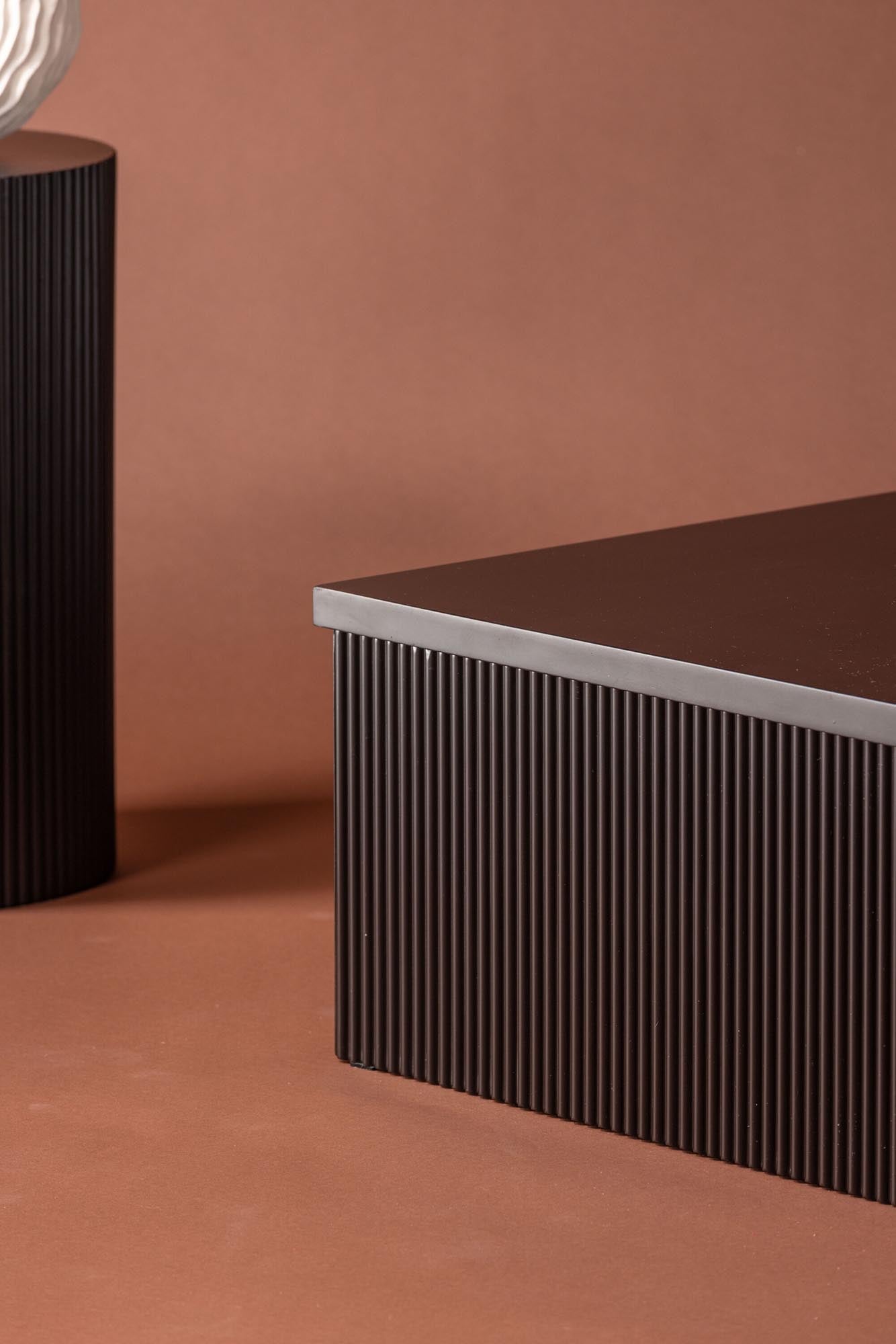 Lenox Sofatisch in Schwarz präsentiert im Onlineshop von KAQTU Design AG. Beistelltisch ist von Venture Home