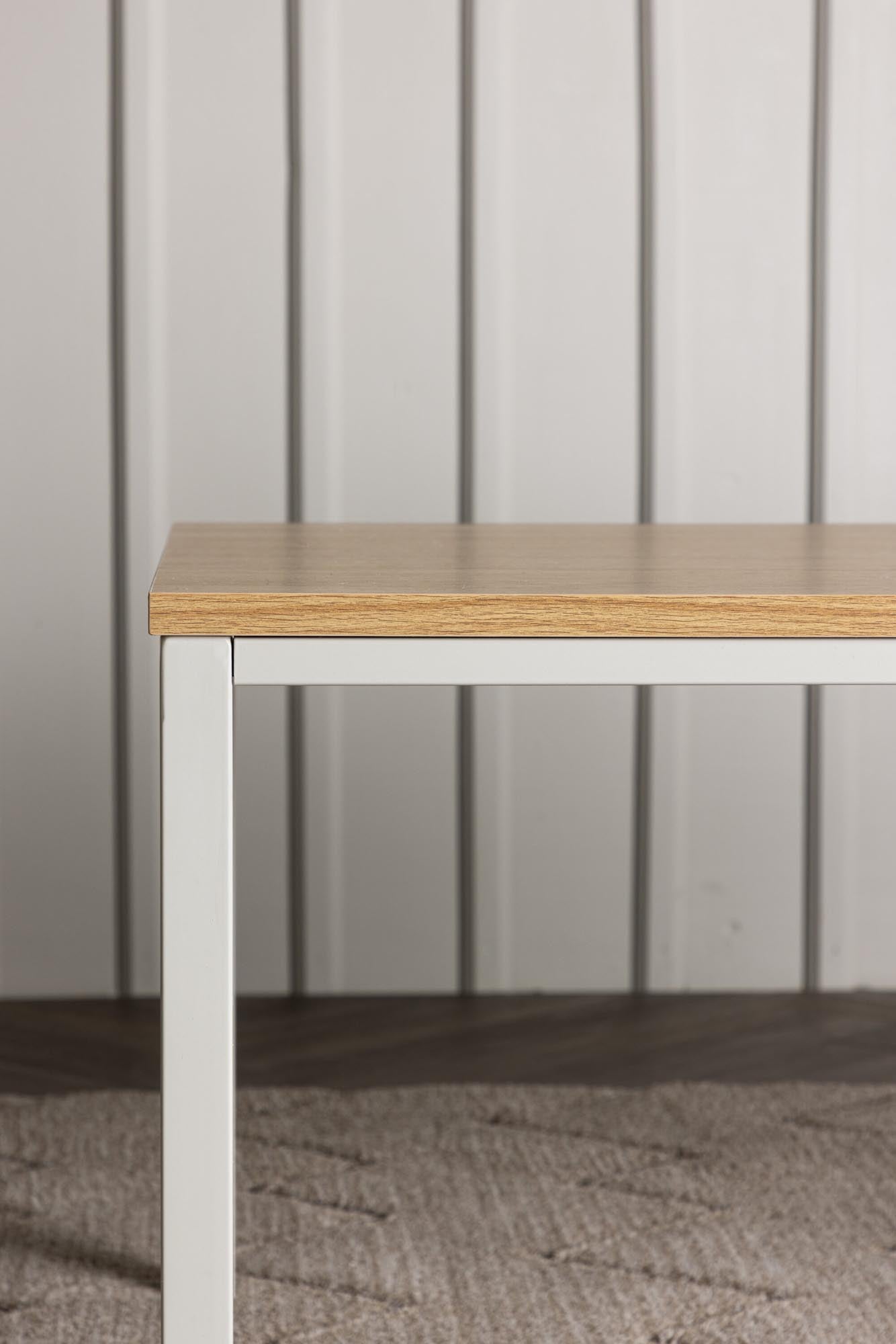 Eleganter Rise Tisch: Minimalistisches Design für moderne Räume.