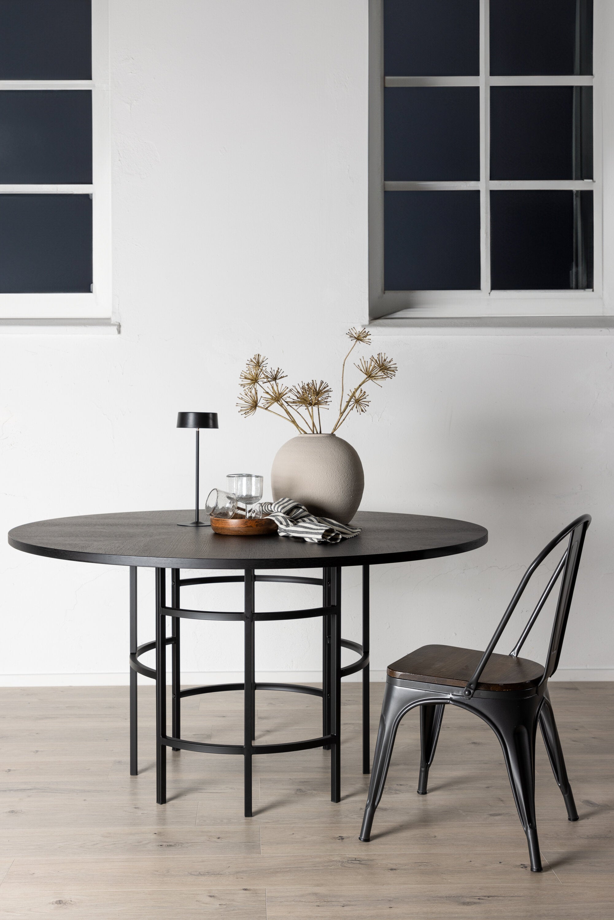 Copenhagen Esstisch in Schwarz präsentiert im Onlineshop von KAQTU Design AG. Esstisch ist von Furniture Fashion