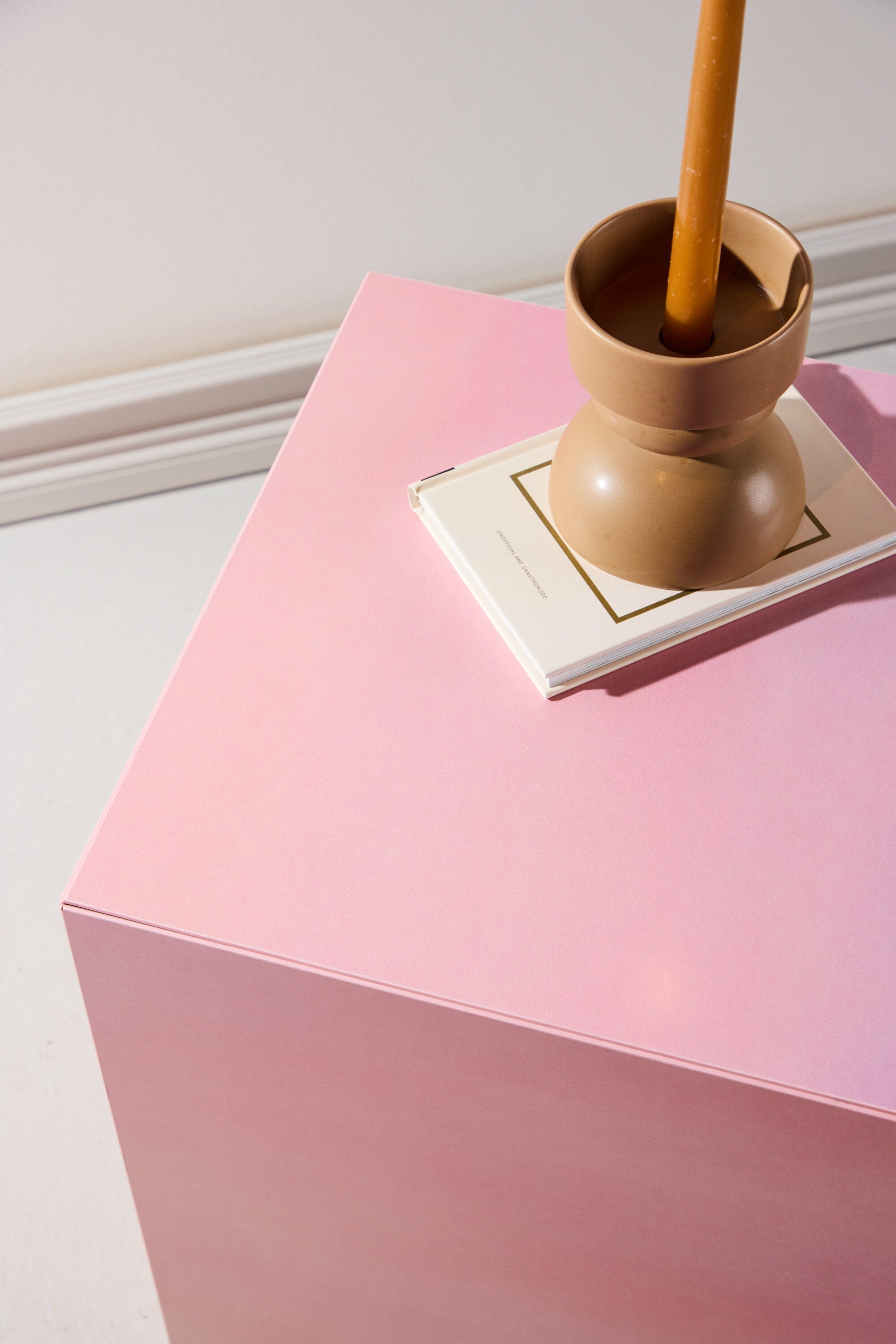 York Couchtisch in Pink präsentiert im Onlineshop von KAQTU Design AG. Beistelltisch ist von Venture Home