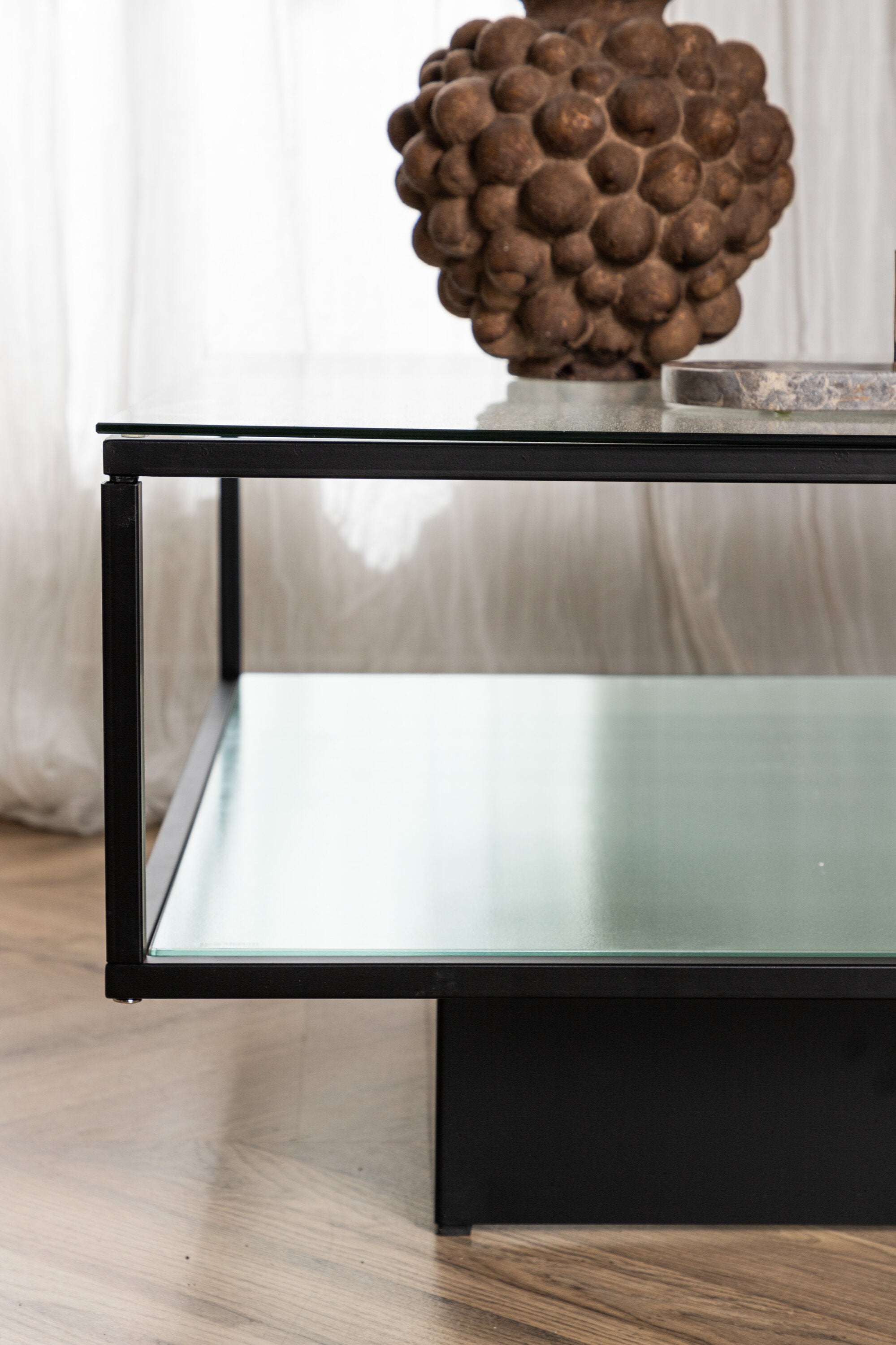 Maglehem Beistelltisch in Schwarz präsentiert im Onlineshop von KAQTU Design AG. Beistelltisch ist von Furniture Fashion