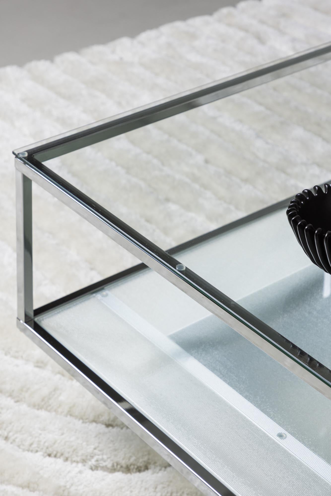 Der Maglehem Coffee Tisch von Furniture Fashion vereint stilvolles Design mit erstklassiger Verarbeitung und Funktionalität.