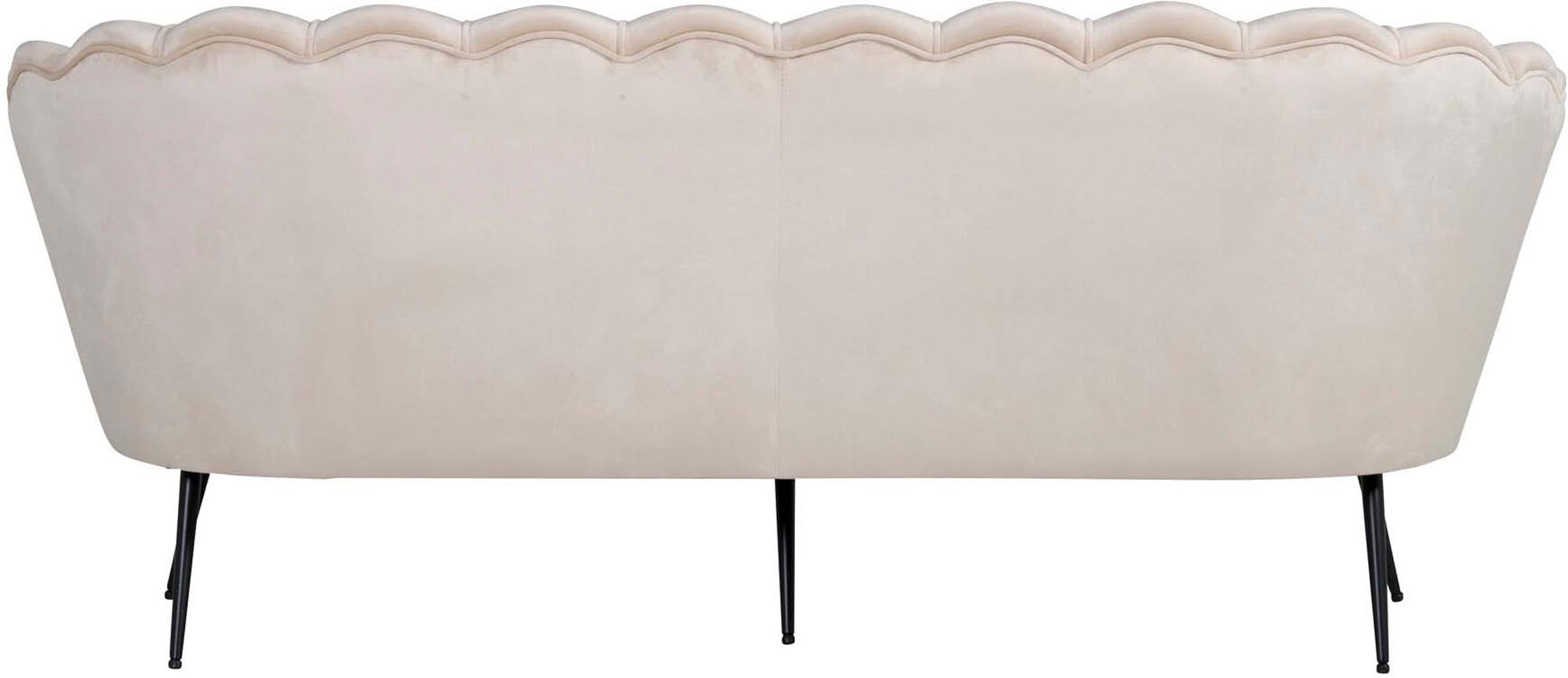 Elegantes Calais Sofa von Venture Home in cremefarbenem Samt, perfekt für gesellige Abende und stilvolle Einrichtungsideen.