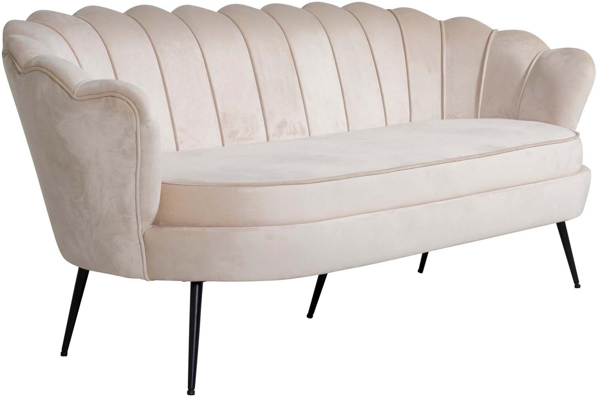 Luxuriöses Calais Sofa von Venture Home in edlem Samt, ideal für entspannte Stunden und moderne Wohnräume. Ein echter Blickfang!