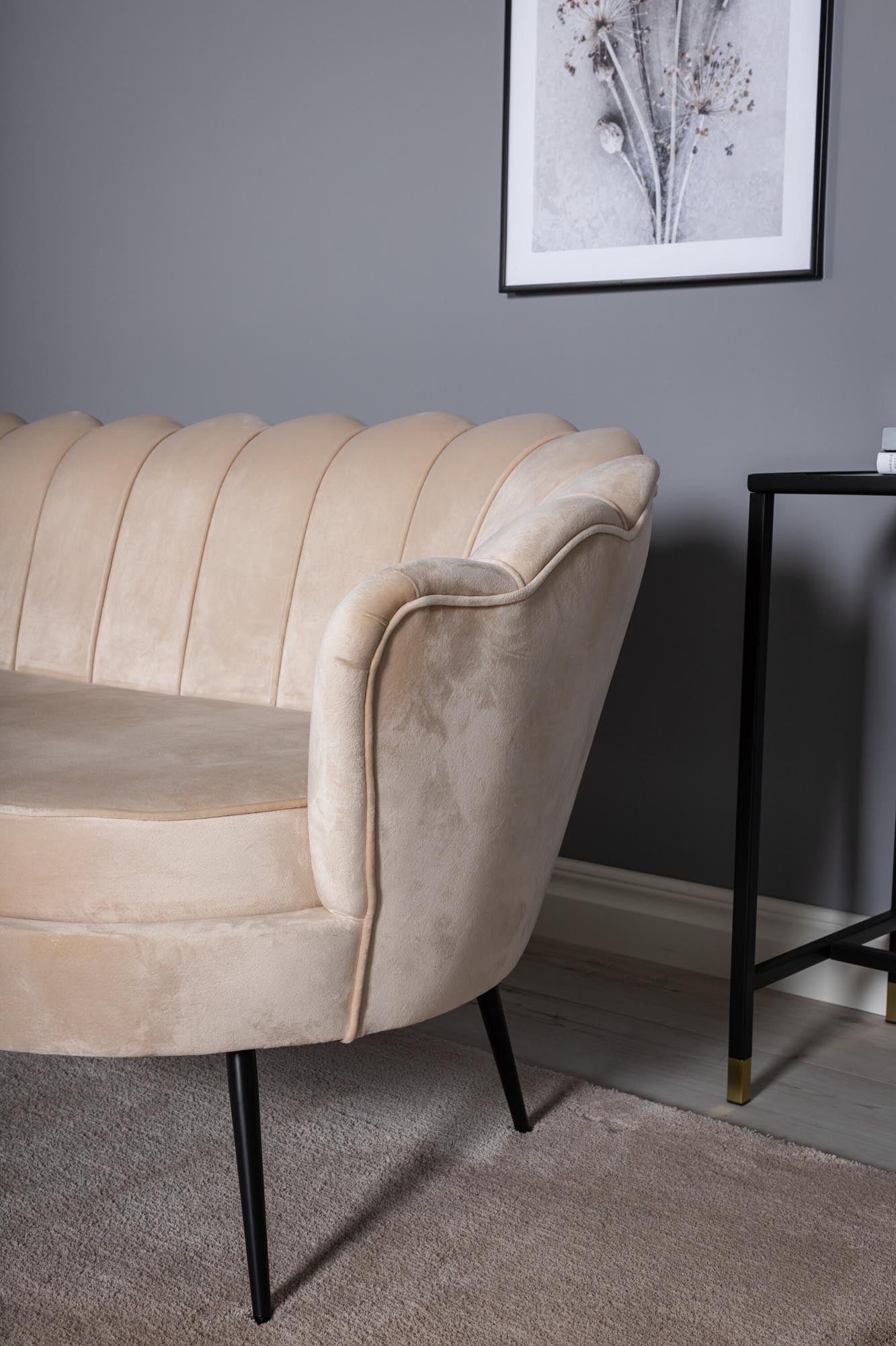 Calais Sofa in Beige präsentiert im Onlineshop von KAQTU Design AG. 3er Sofa ist von Venture Home