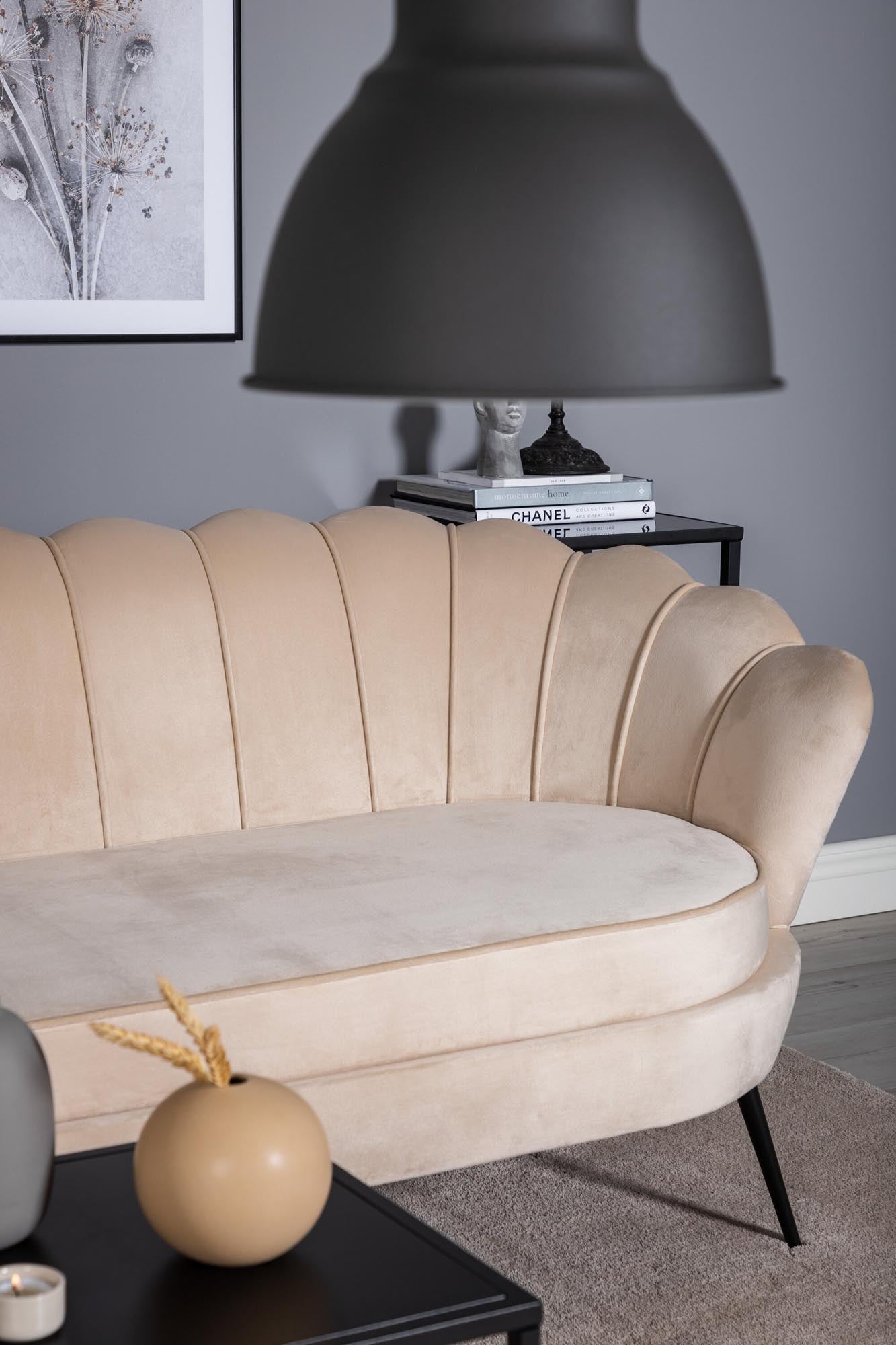 Calais Sofa in Beige präsentiert im Onlineshop von KAQTU Design AG. 3er Sofa ist von Venture Home