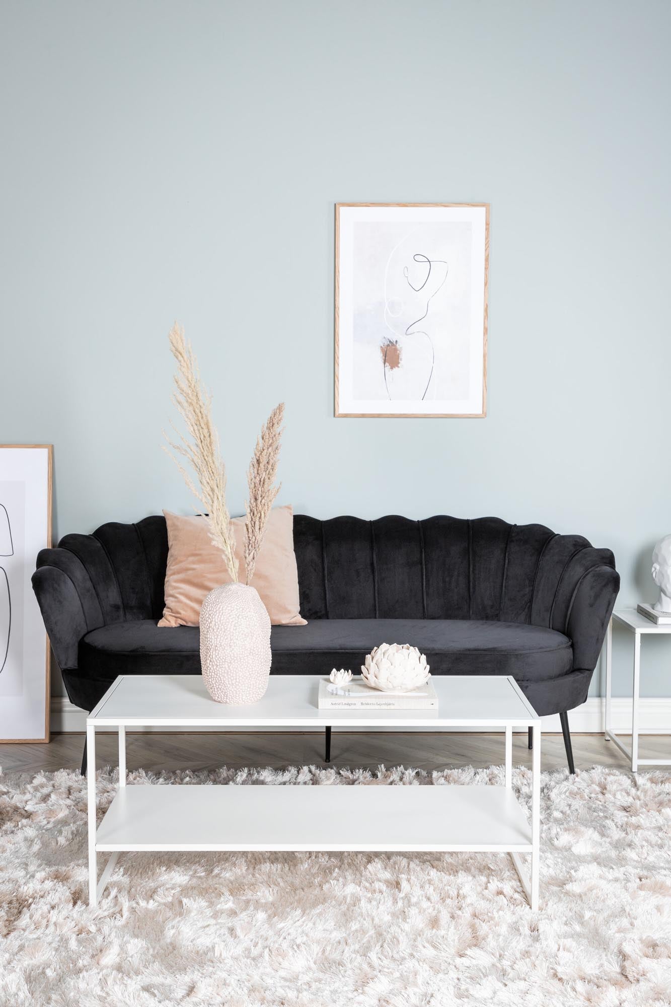 Calais Sofa in Schwarz präsentiert im Onlineshop von KAQTU Design AG. 3er Sofa ist von Venture Home