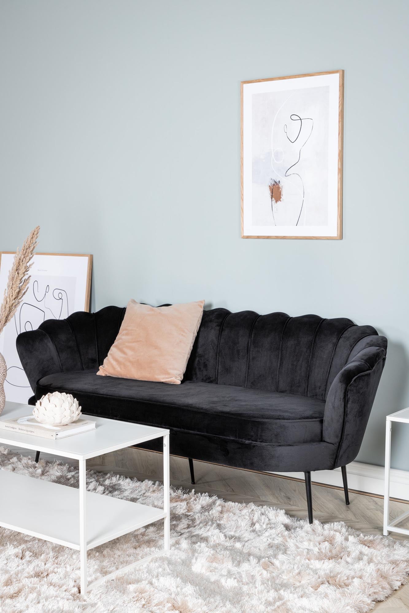 Calais Sofa in Schwarz präsentiert im Onlineshop von KAQTU Design AG. 3er Sofa ist von Venture Home