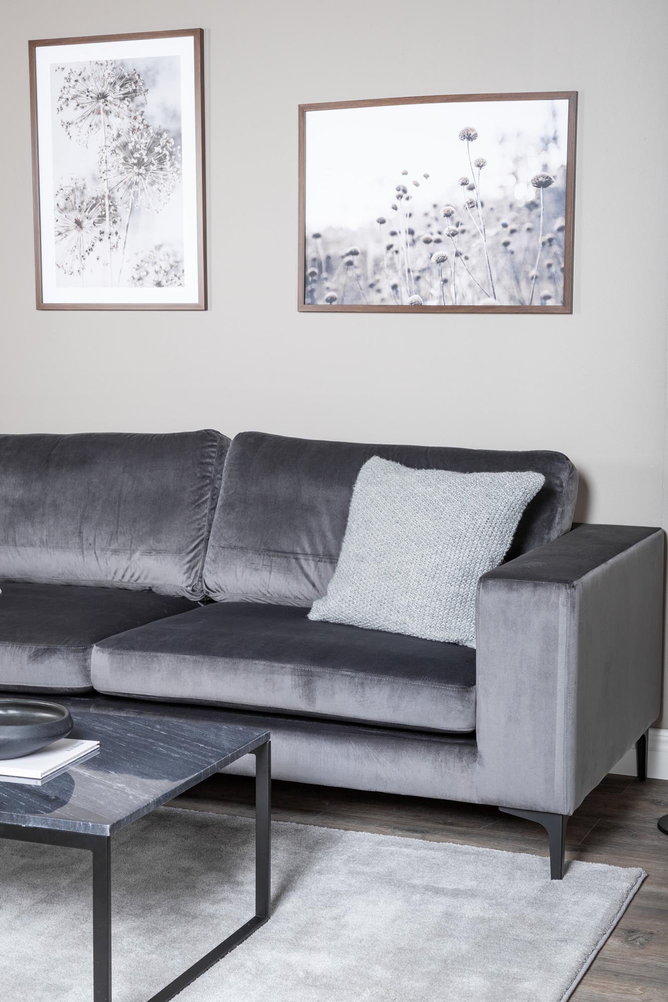 Bolero Sofa in Grau präsentiert im Onlineshop von KAQTU Design AG. 3er Sofa ist von Venture Home