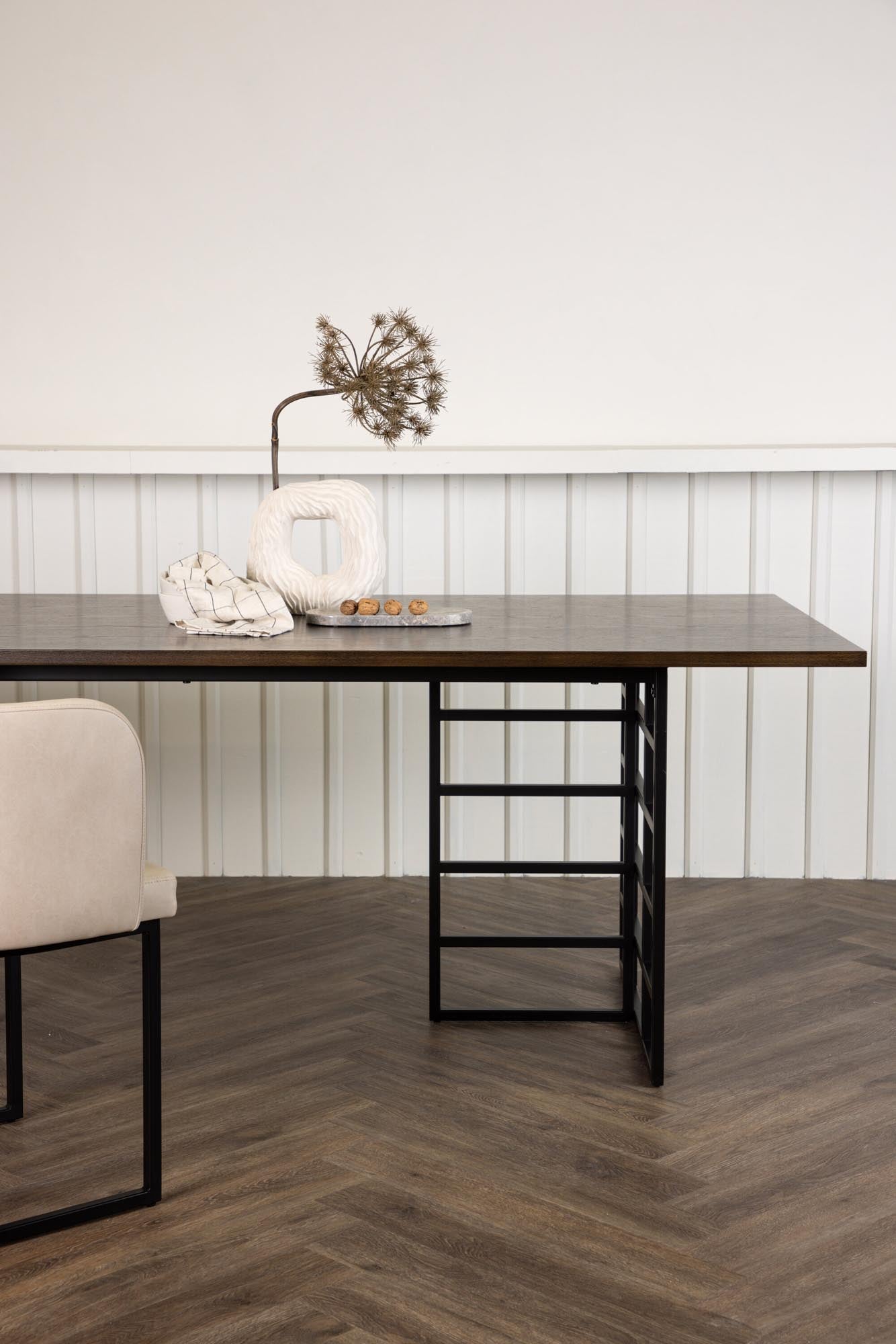 Ystad Tisch in Mokka präsentiert im Onlineshop von KAQTU Design AG. Esstisch ist von Furniture Fashion