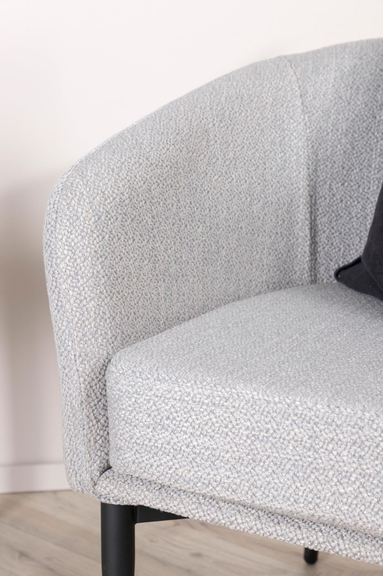 Elegantes Fluffy Single Sofa in Schwarz von Venture Home – der perfekte Sessel für stilvolle Entspannung und luxuriösen Komfort.