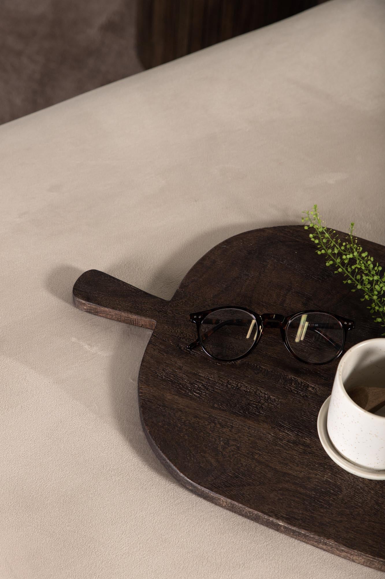 Entdecken Sie das X-Lounge Daybed von Venture Home: Bequemer Samtbezug, robustes Metallgestell, perfektes Design für jeden Raum.