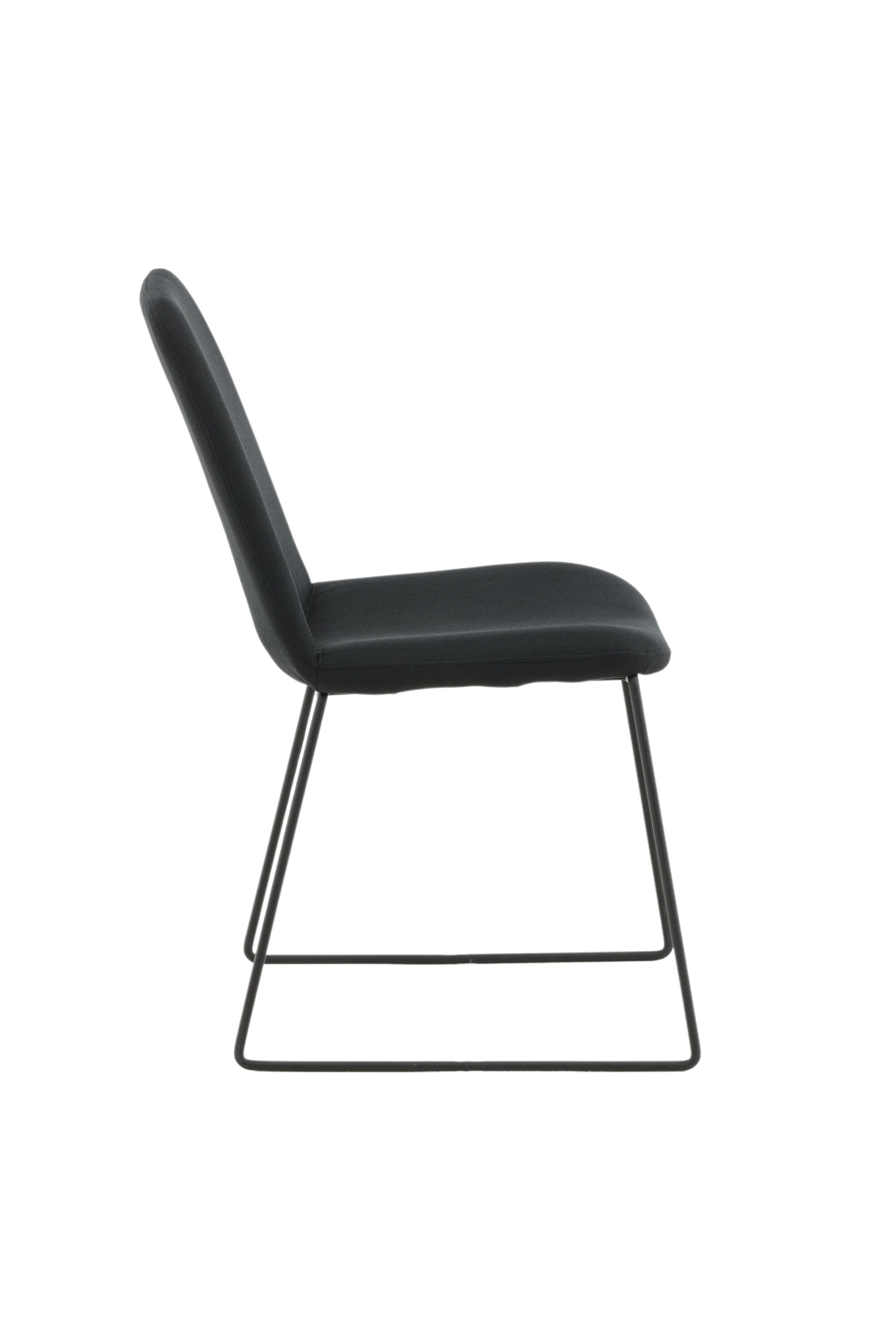 Moderner Muce Stuhl von Venture Home für stilvolle Aussenbereiche.