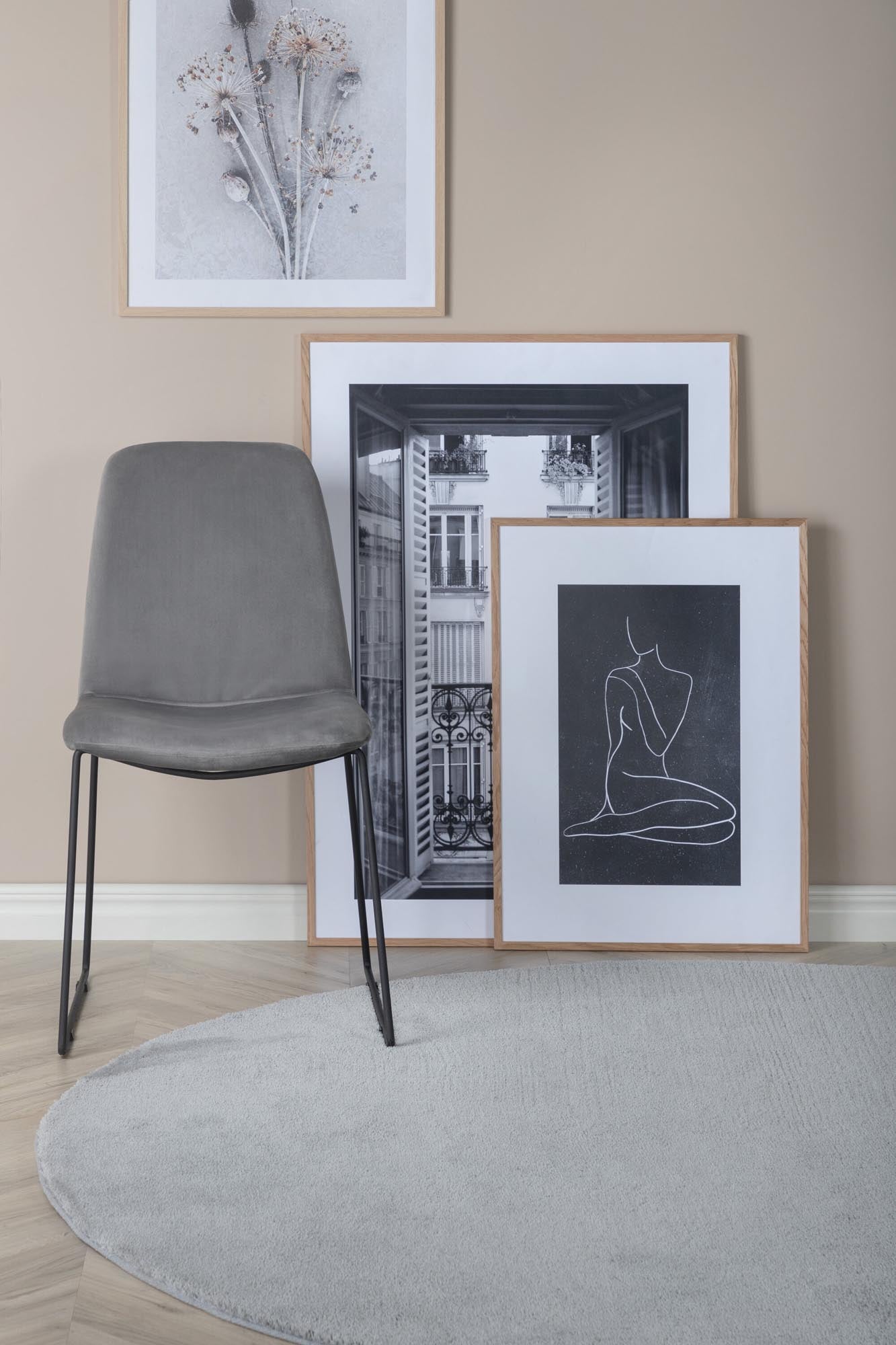 Muce Stuhl von Venture Home: Stilvoller Gartenstuhl in Schwarz, ideal für gesellige Abende und entspannte Momente im Freien.