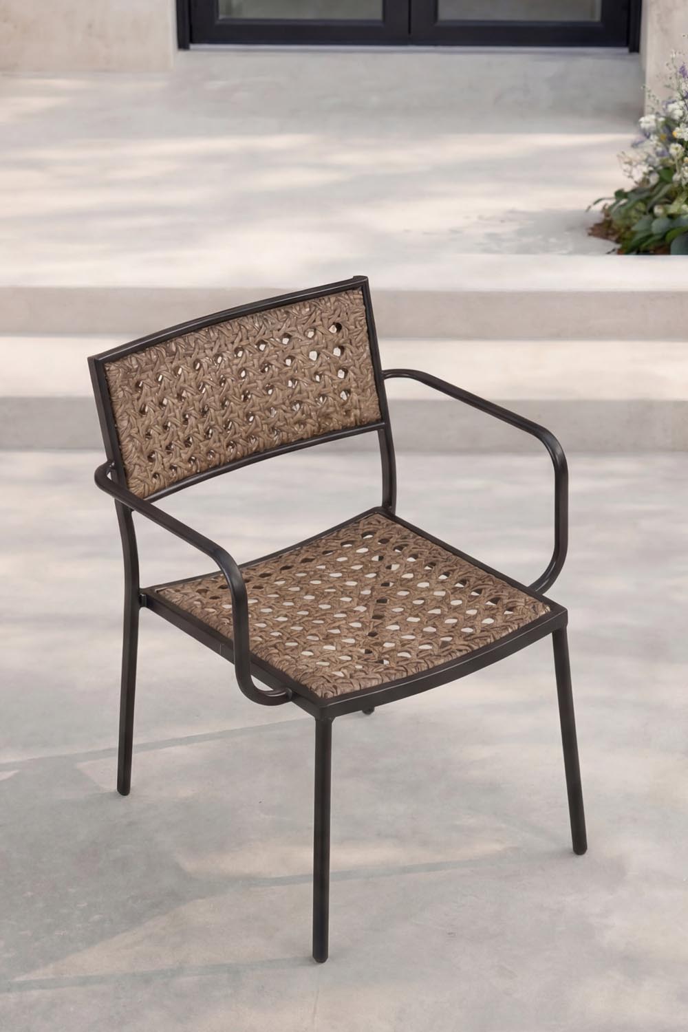 Paola Stuhl in Natur präsentiert im Onlineshop von KAQTU Design AG. Gartenstuhl mit Armlehnen ist von Venture Home