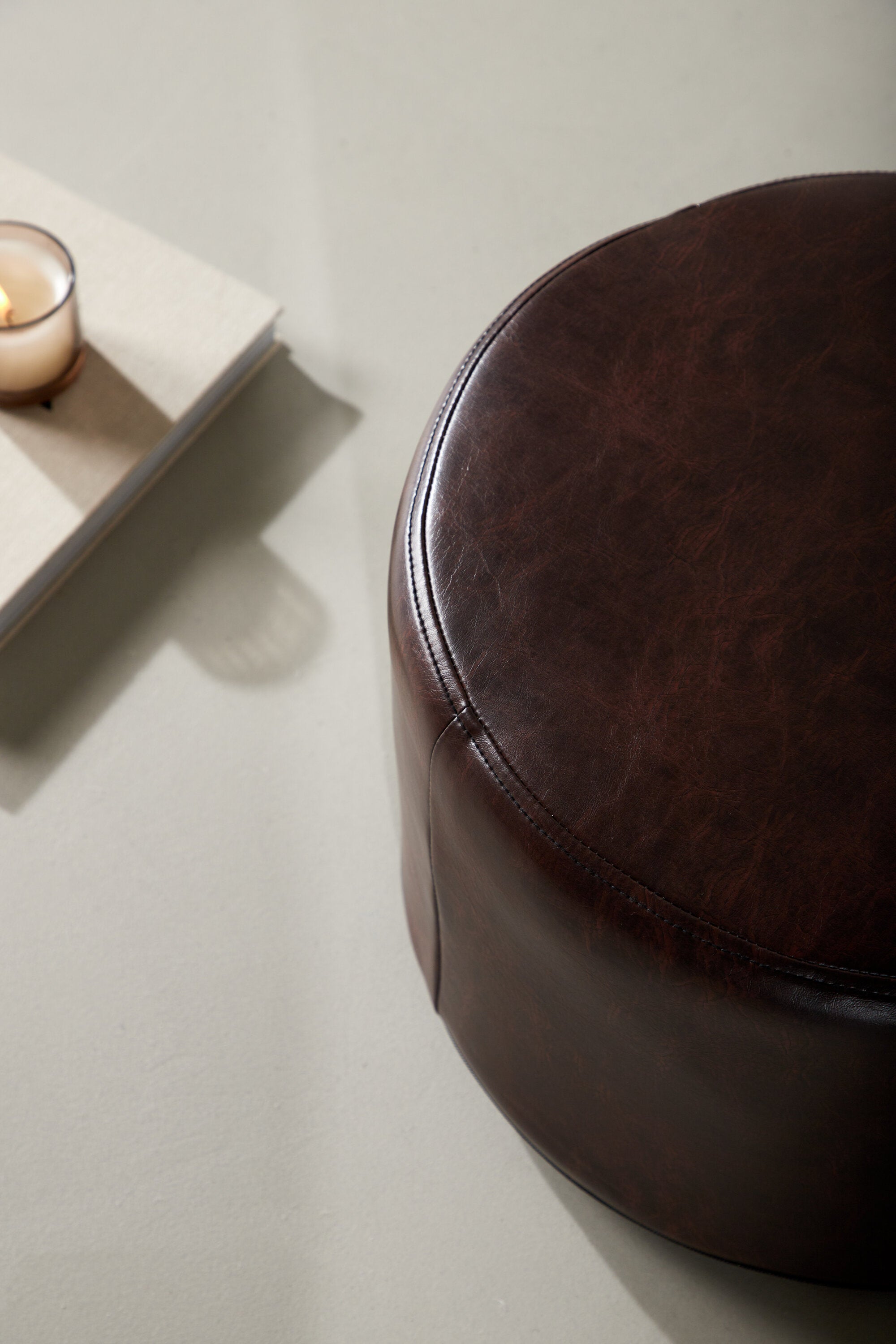 Eastport Ottoman / Pouf in Braun präsentiert im Onlineshop von KAQTU Design AG. Pouf ist von Venture Home