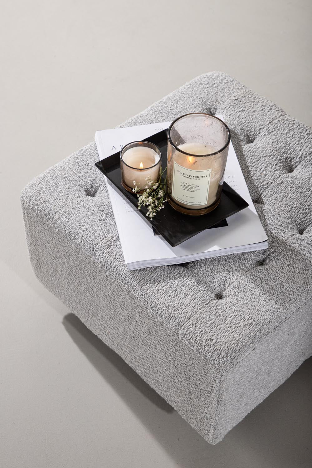 Bowie Ottoman / Pouf in Hellgrau präsentiert im Onlineshop von KAQTU Design AG. Pouf ist von Venture Home