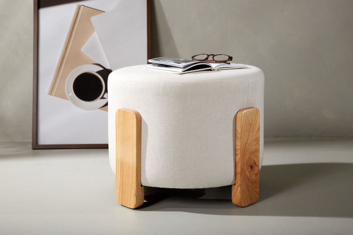 Coffey Ottomane / Pouf in Weiss präsentiert im Onlineshop von KAQTU Design AG. Ottoman ist von Venture Home