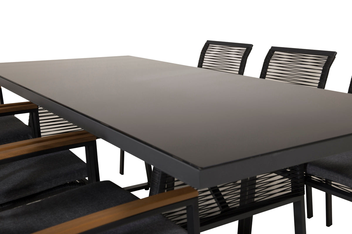 Dallas Gartenstuhl in Schwarz präsentiert im Onlineshop von KAQTU Design AG. Gartenstuhl mit Armlehnen ist von Venture Home