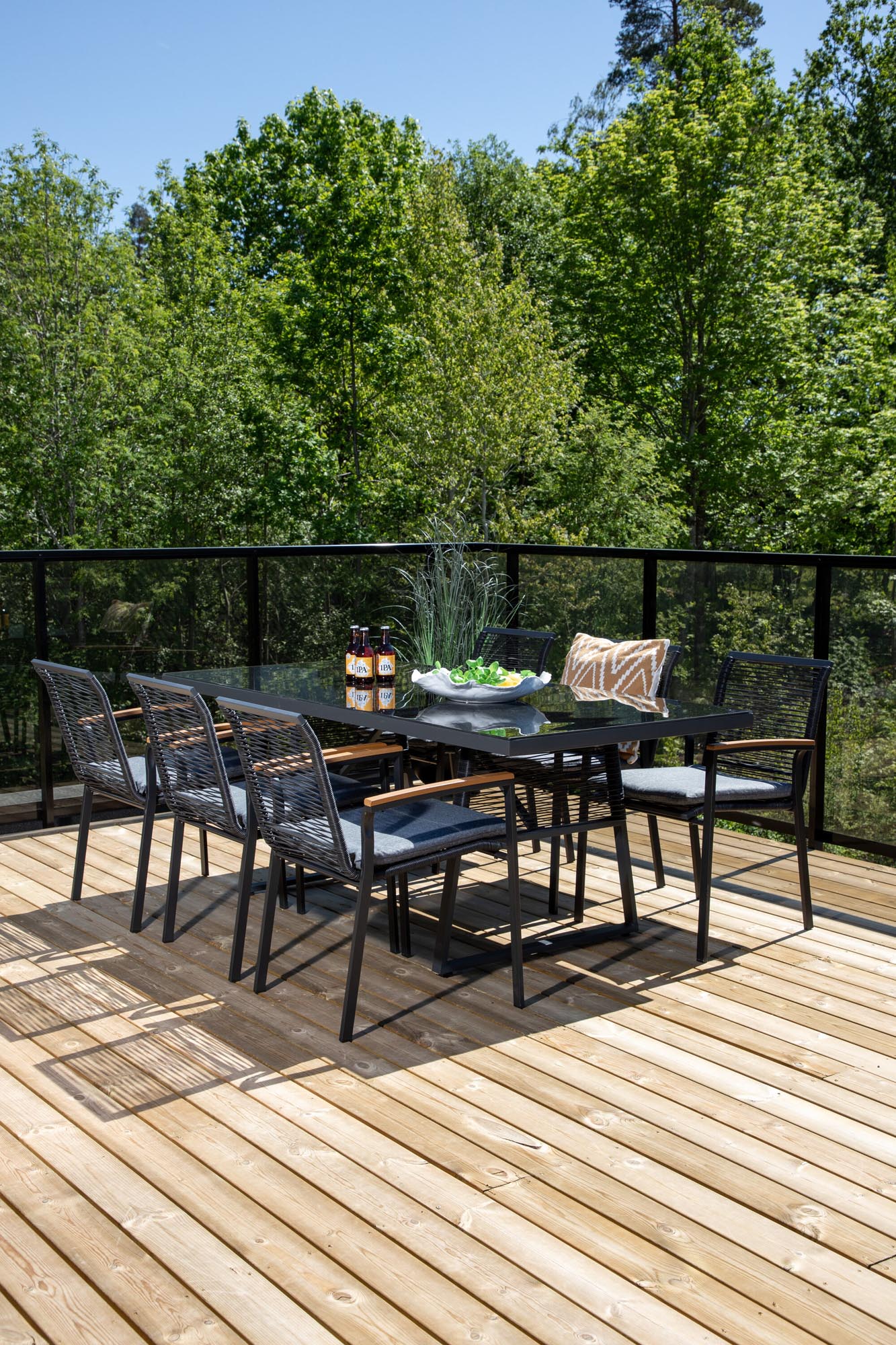 Dallas Gartenstuhl in Schwarz präsentiert im Onlineshop von KAQTU Design AG. Gartenstuhl mit Armlehnen ist von Venture Home
