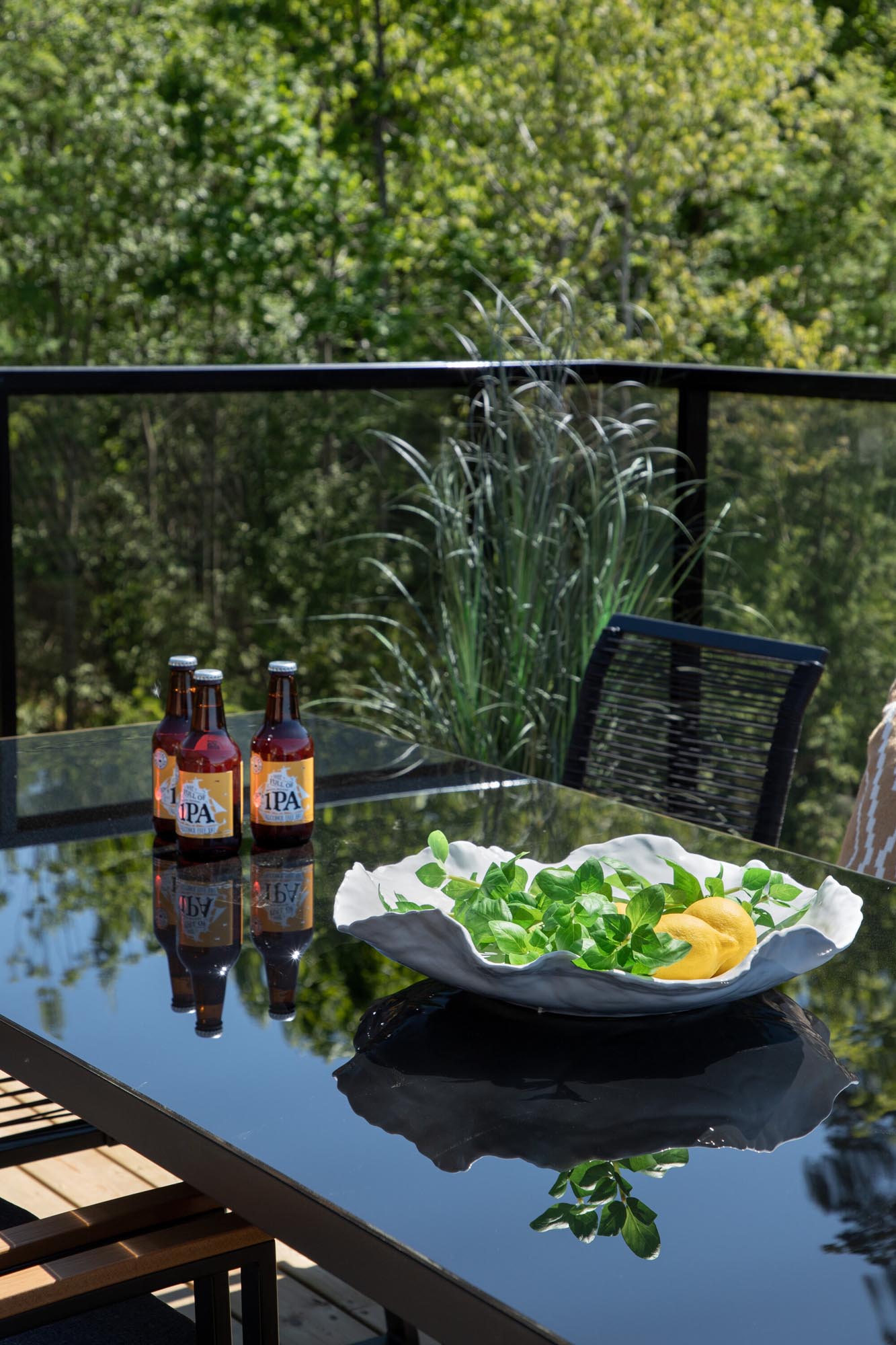 Dallas Gartenstuhl in Schwarz präsentiert im Onlineshop von KAQTU Design AG. Gartenstuhl mit Armlehnen ist von Venture Home