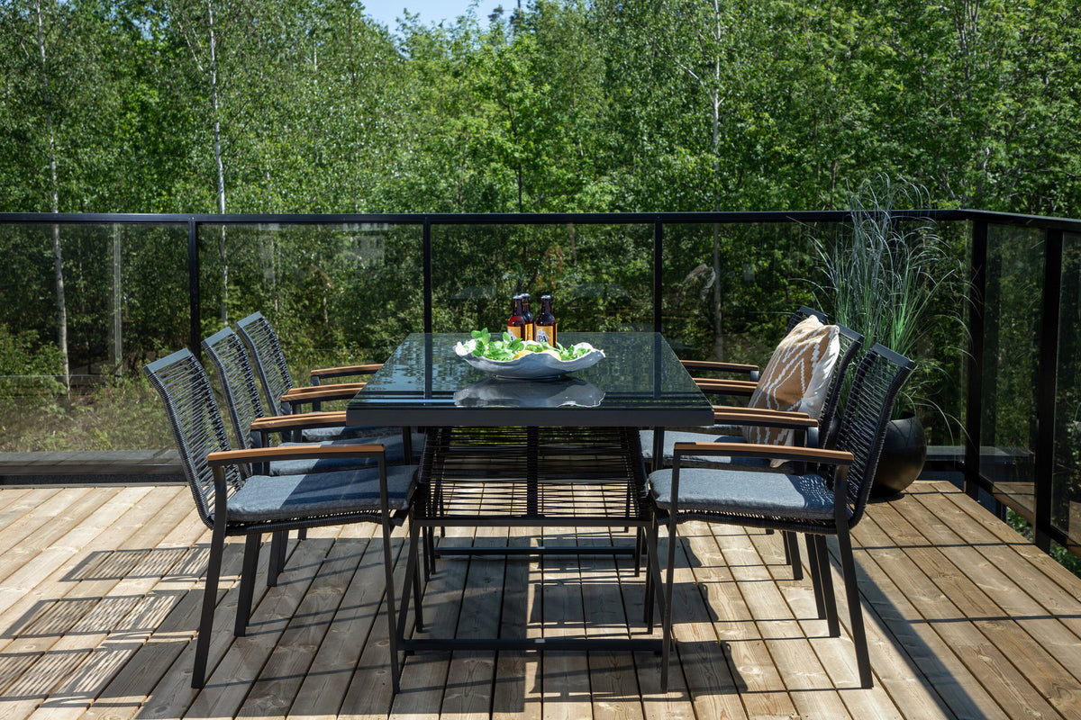 Dallas Gartenstuhl in Schwarz präsentiert im Onlineshop von KAQTU Design AG. Gartenstuhl mit Armlehnen ist von Venture Home