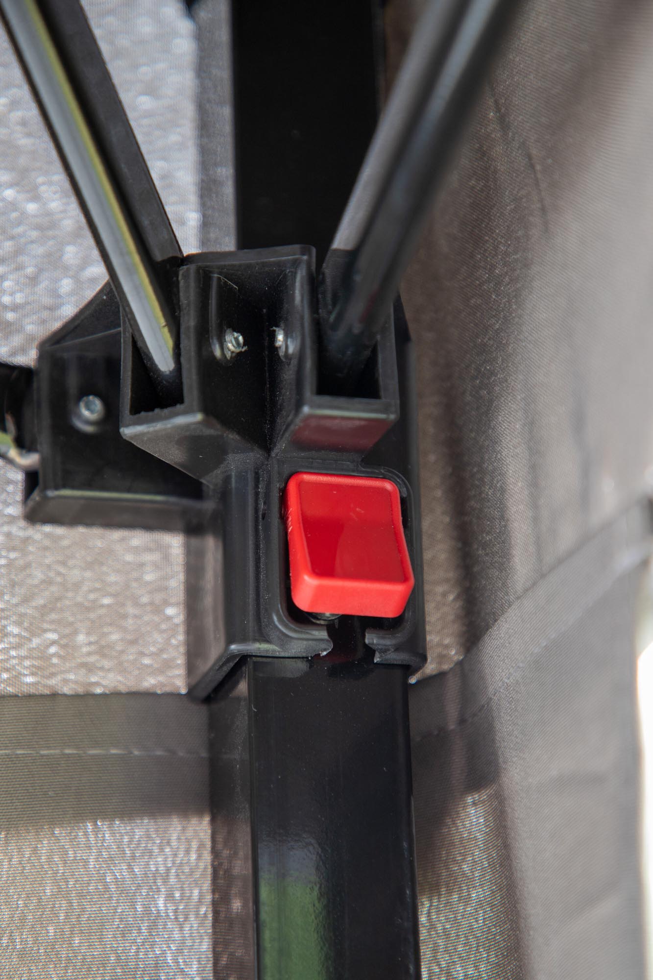 Easy Up Outdoor Schatten in Braun präsentiert im Onlineshop von KAQTU Design AG. Pavillon ist von Venture Home