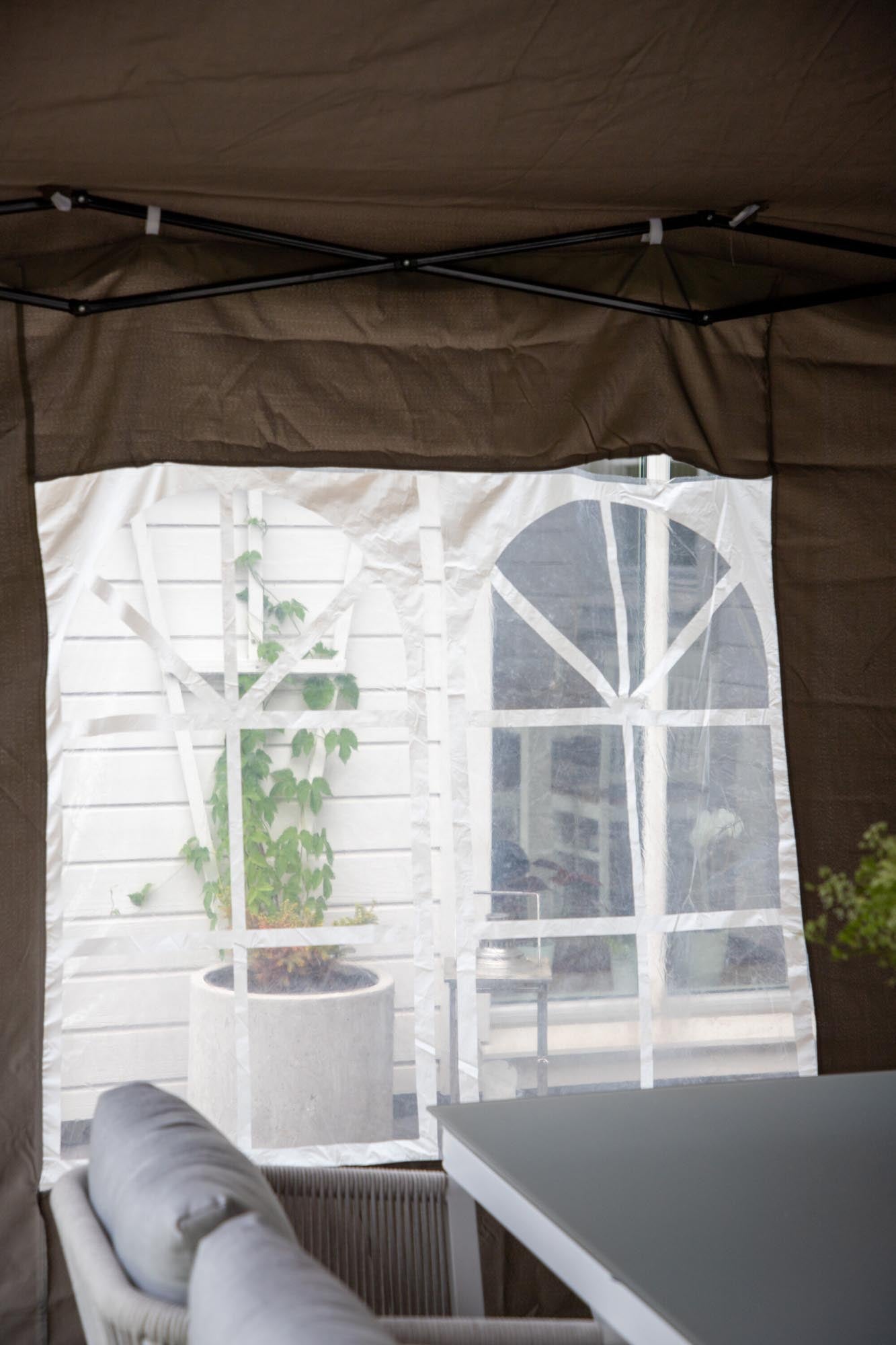 Easy Up Outdoor Schatten in Braun präsentiert im Onlineshop von KAQTU Design AG. Pavillon ist von Venture Home