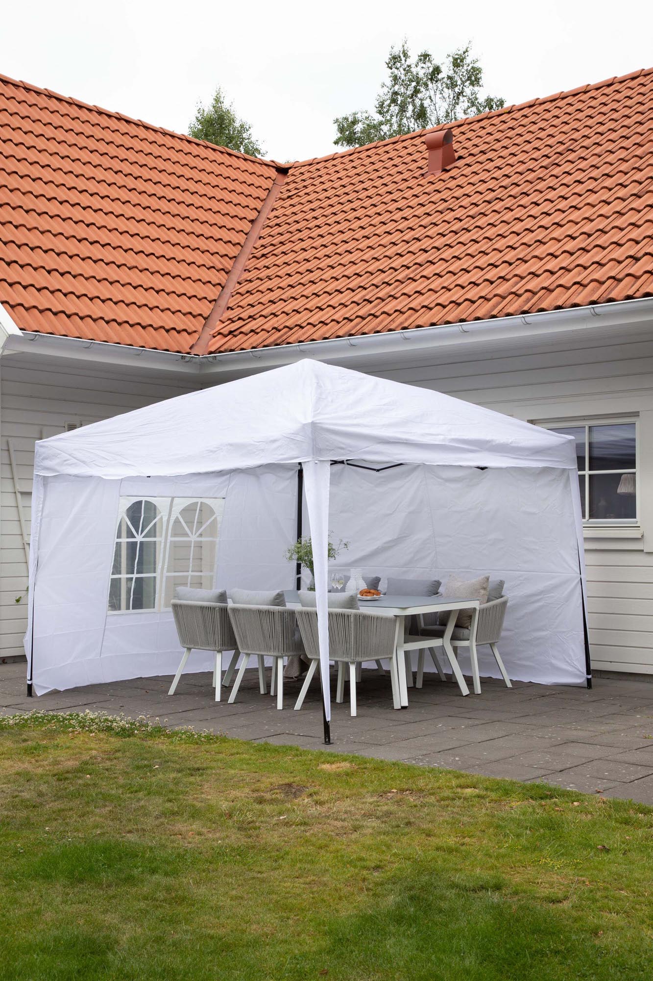 Easy Up Outdoor Schatten in Weiss präsentiert im Onlineshop von KAQTU Design AG. Pavillon ist von Venture Home