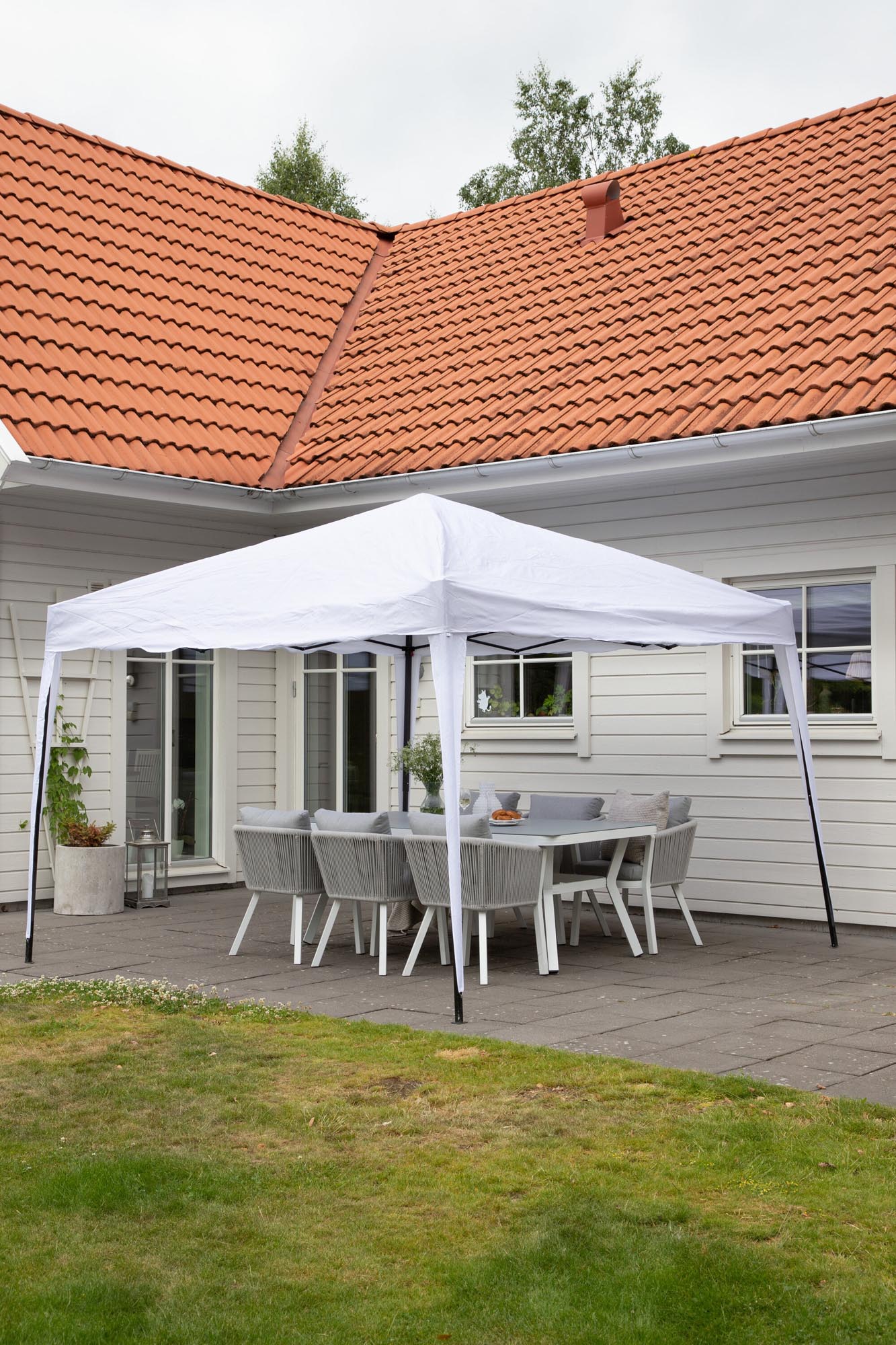 Easy Up Outdoor Schatten in Weiss präsentiert im Onlineshop von KAQTU Design AG. Pavillon ist von Venture Home