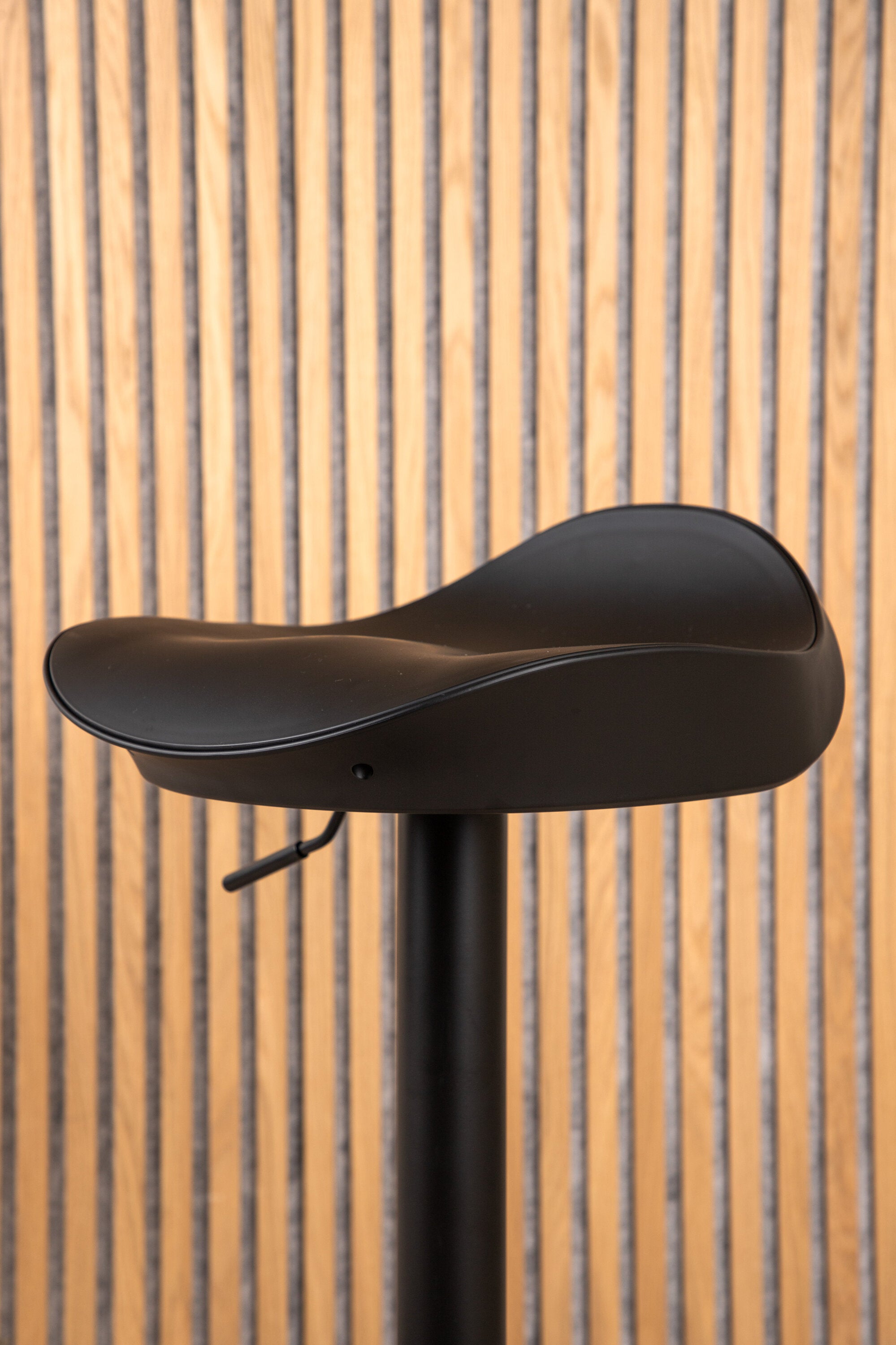 Adesto Barstuhl in Schwarz präsentiert im Onlineshop von KAQTU Design AG. Barstuhl ist von Venture Home