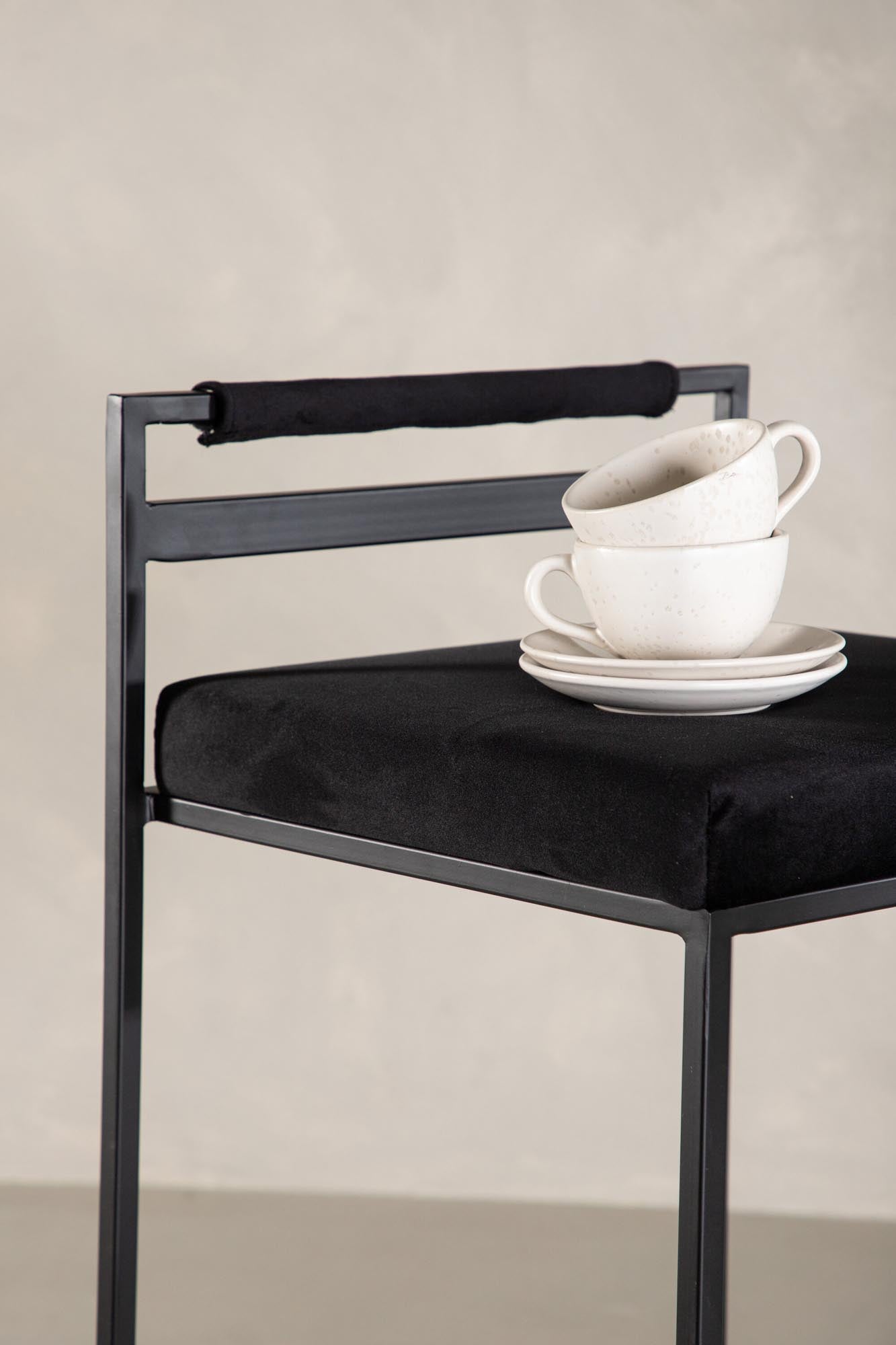 Erleben Sie den Opelika Barstuhl von Venture Home – eine harmonische Verbindung aus modernem Design, luxuriösem Komfort und nachhaltiger Qualität.