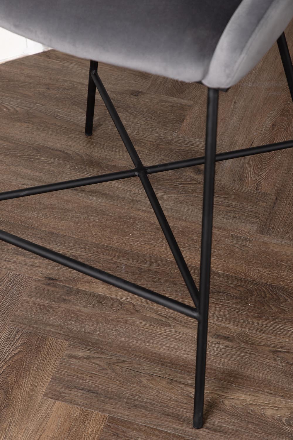 Velvet Barstuhl in Dunkelgrau präsentiert im Onlineshop von KAQTU Design AG. Barstuhl ist von Venture Home
