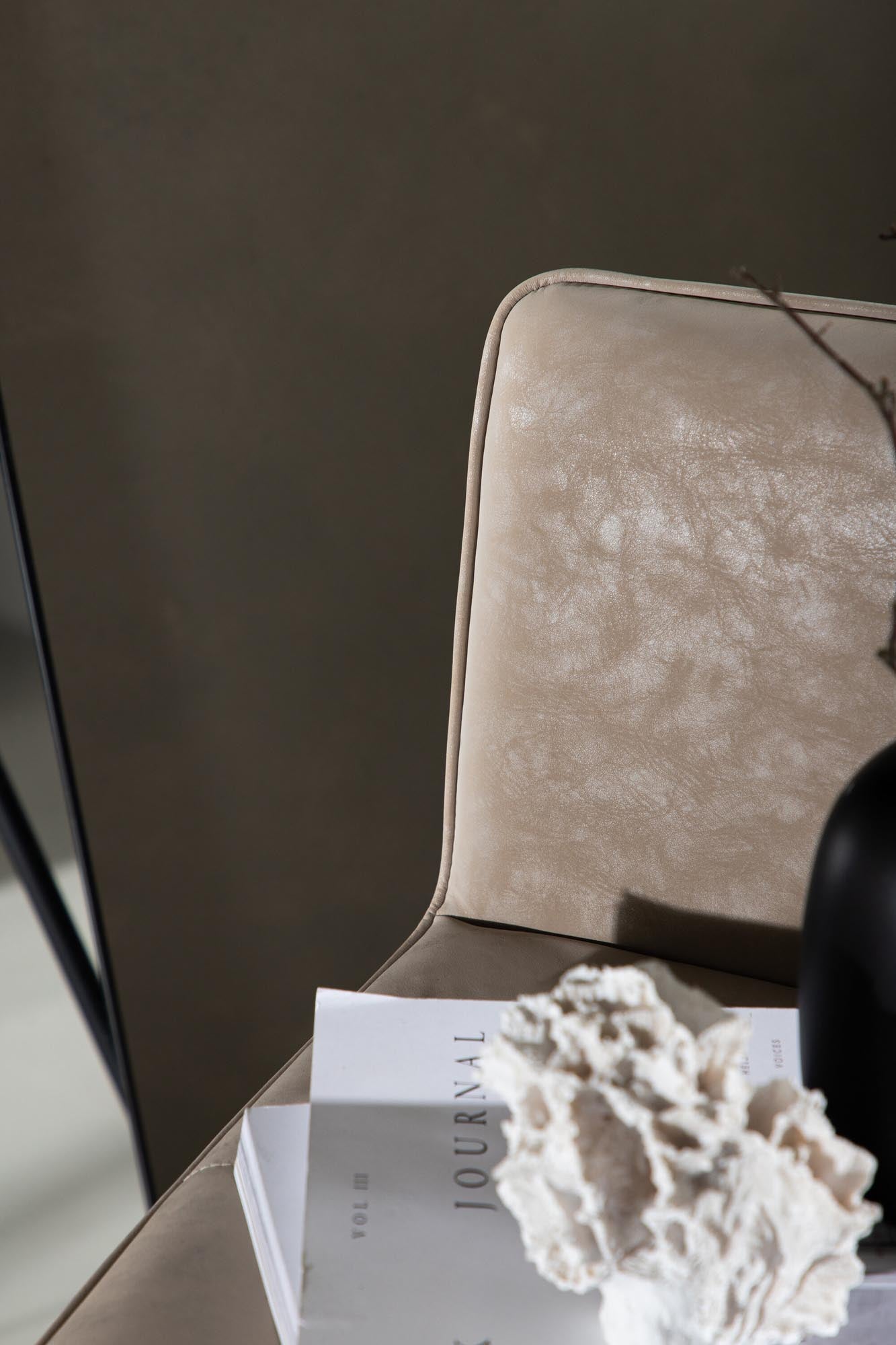 Bisbee Barstuhl: Zeitloses Design für stilvolle Wohnräume.