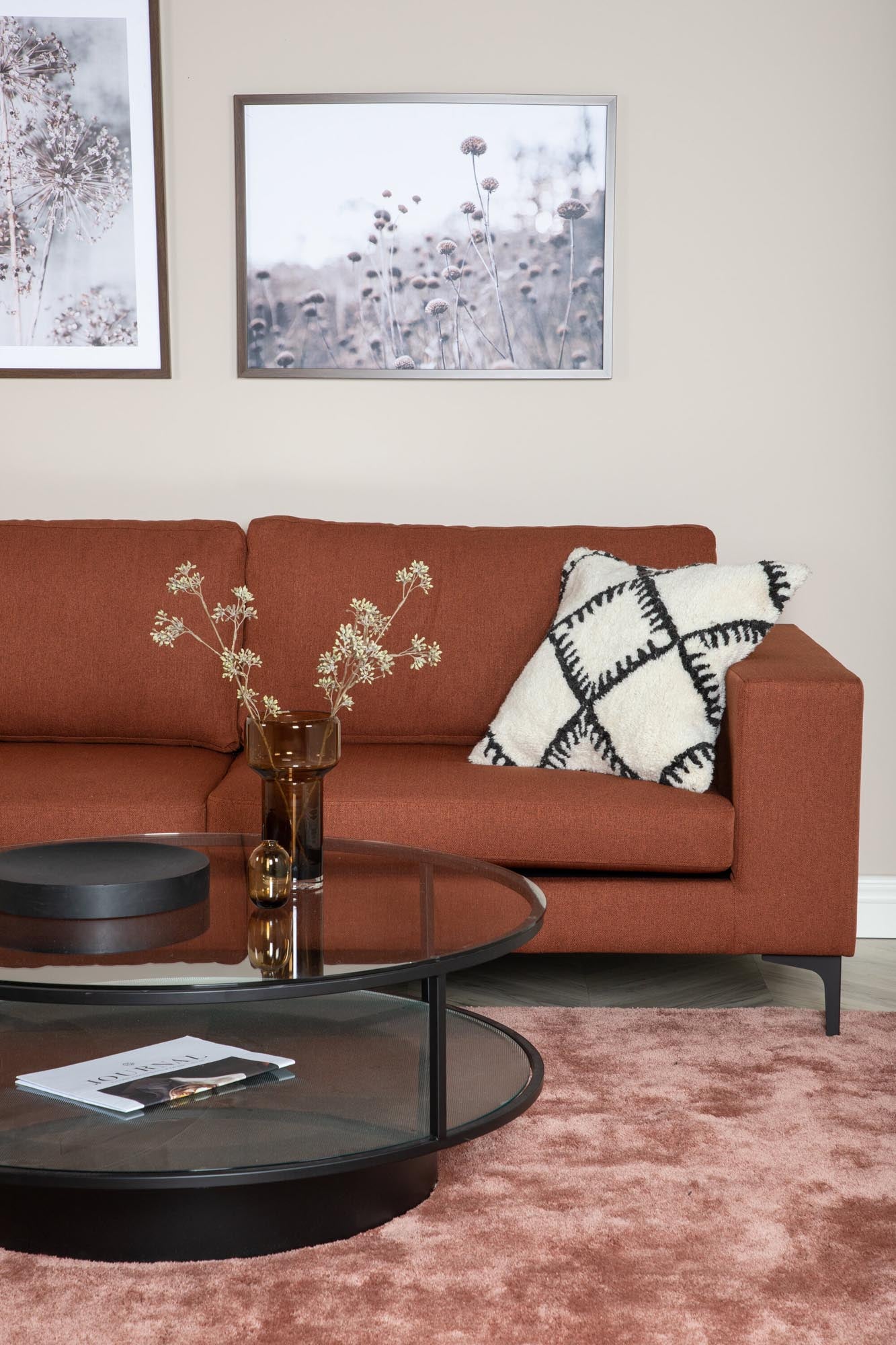 Stilvolles Bolero Sofa von Venture Home: Skandinavisches Design, beiger Samt, ideal für Komfort und Eleganz in jedem Wohnraum.