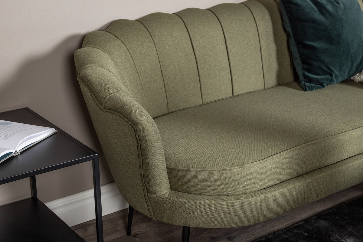 Calais Sofa in Grün präsentiert im Onlineshop von KAQTU Design AG. 3er Sofa ist von Venture Home