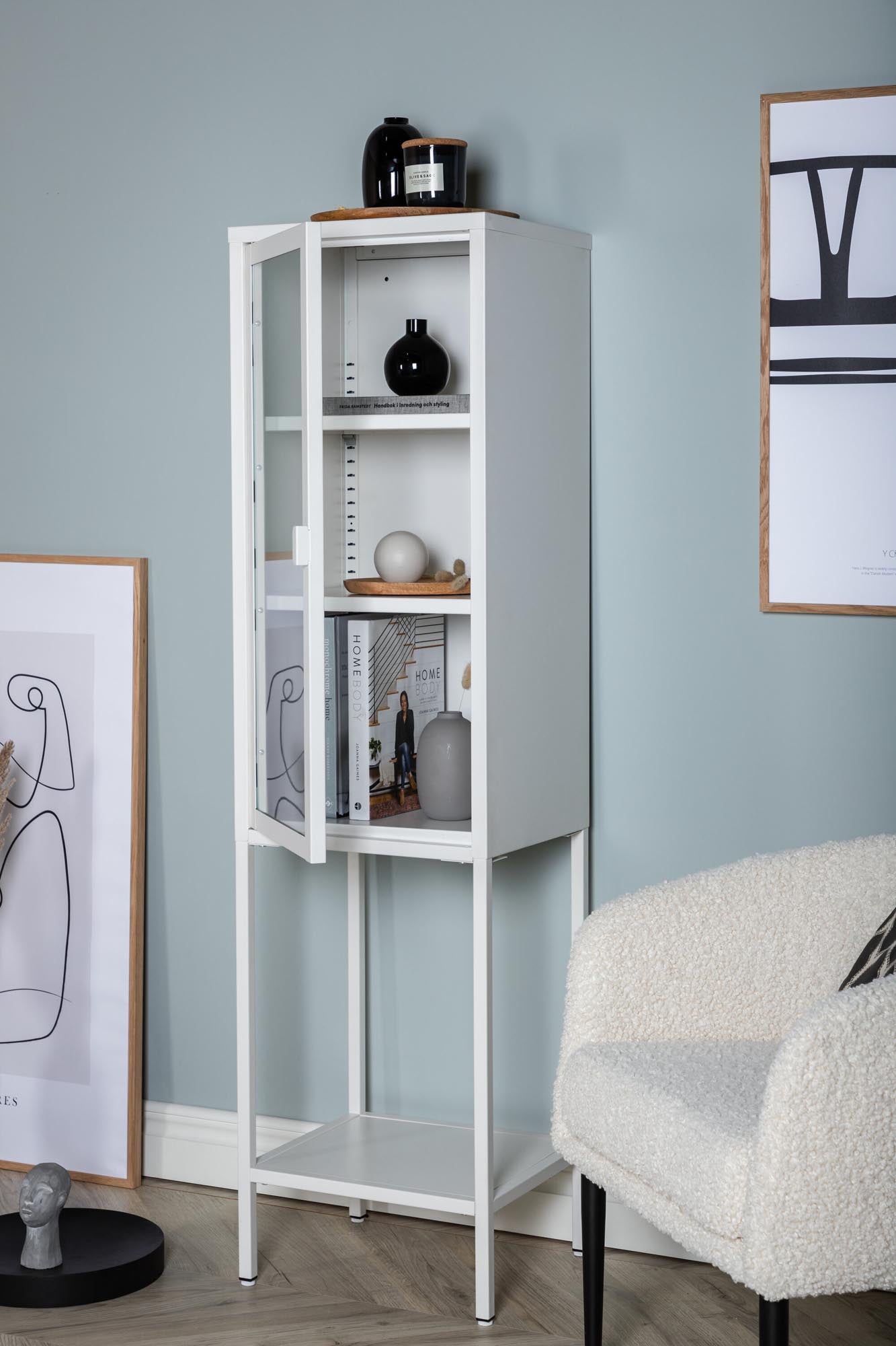 Mischa Kabinett: Zeitloses Design trifft auf funktionalen Stauraum.