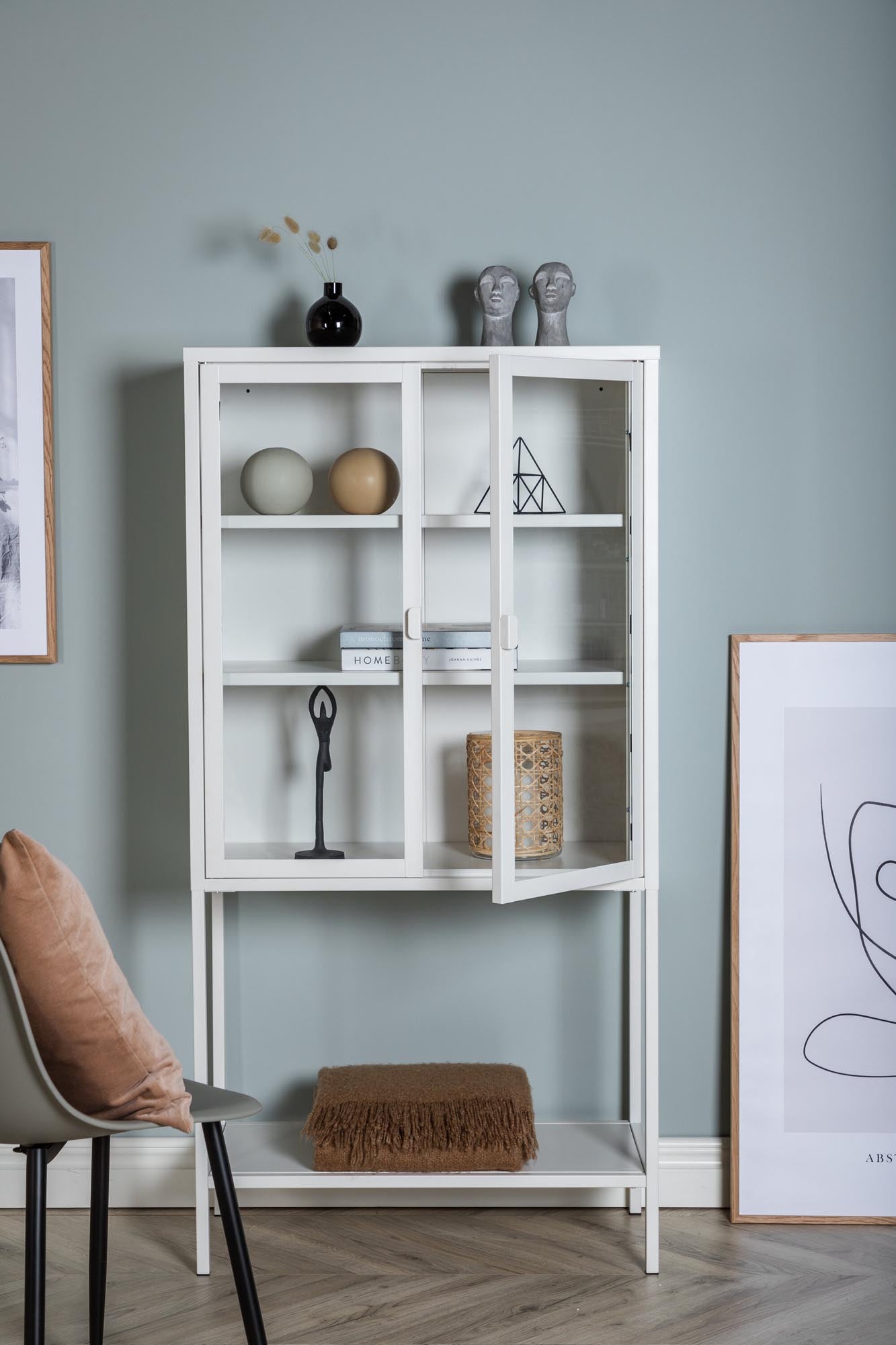 Mischa Kabinett in Weiss präsentiert im Onlineshop von KAQTU Design AG. Cabinet ist von Venture Home