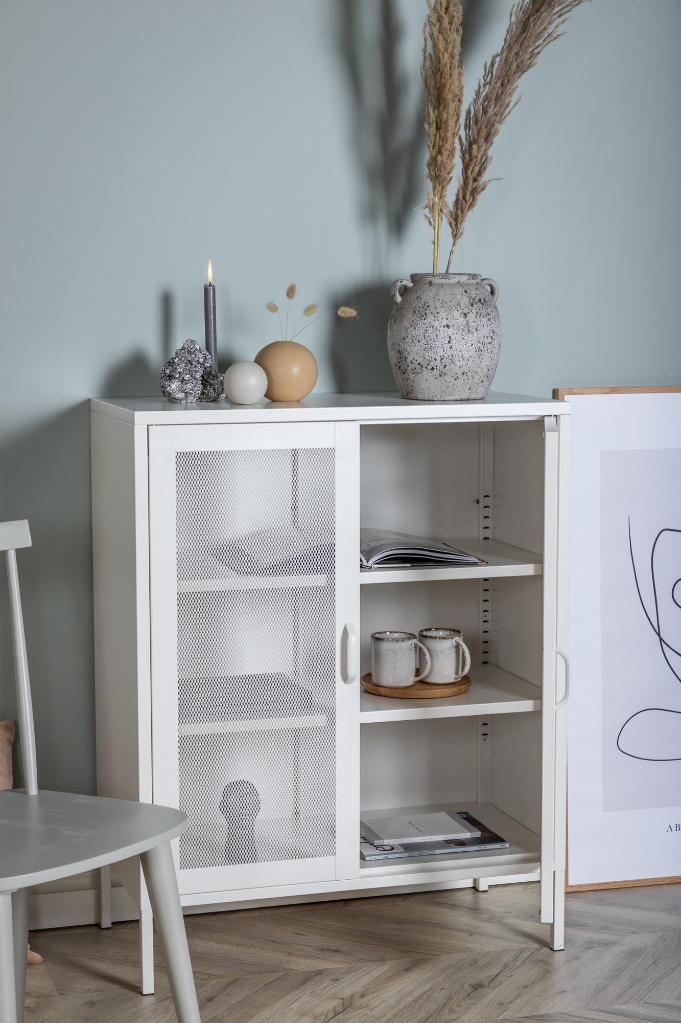 Mischa Kabinett in Weiss präsentiert im Onlineshop von KAQTU Design AG. Cabinet ist von Venture Home