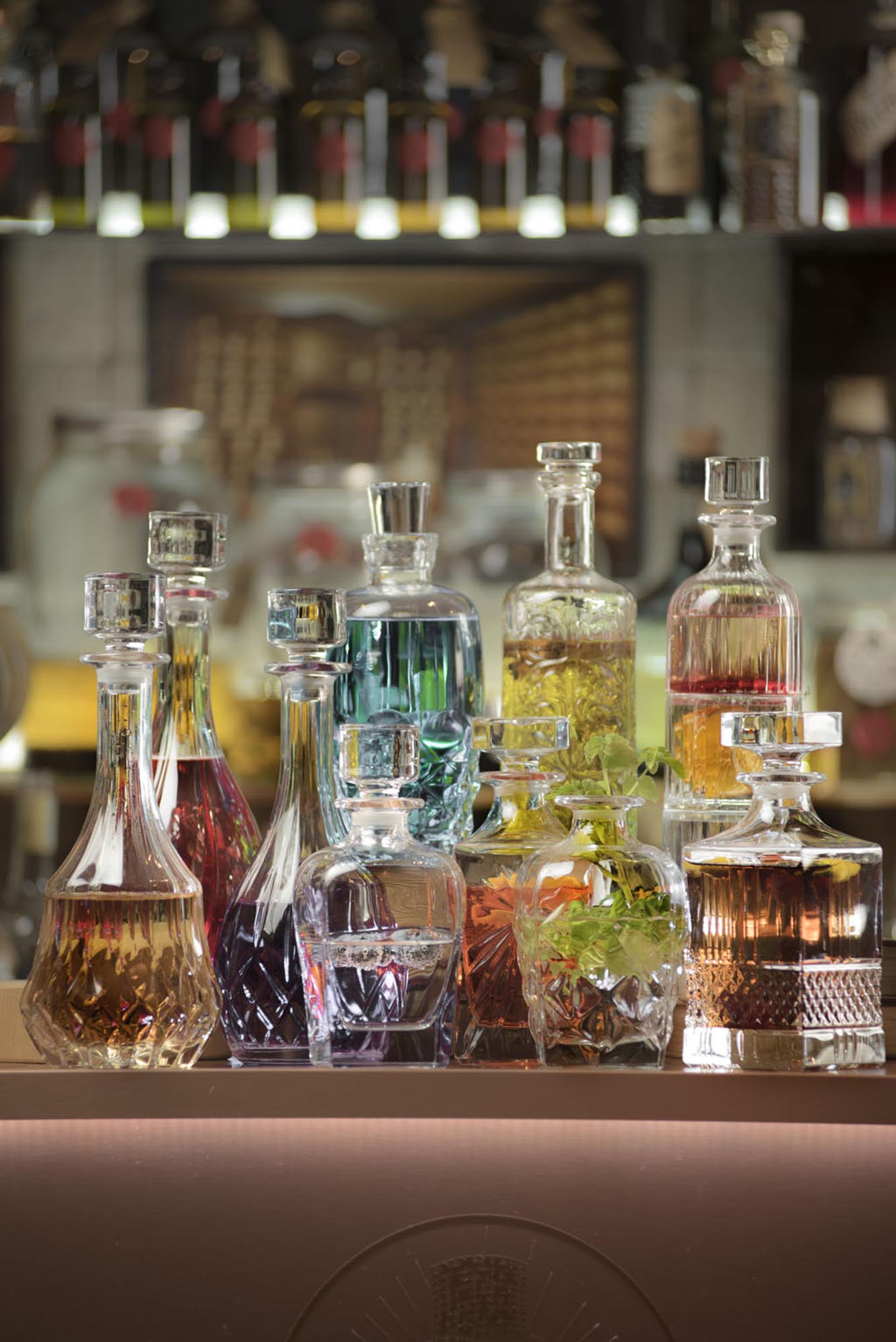 Elegante Timeless Flasche von RCR, rund mit Ø12.1 cm und 26.3 cm Höhe, ideal für stilvolle Tischdekoration und Getränkepräsentation.