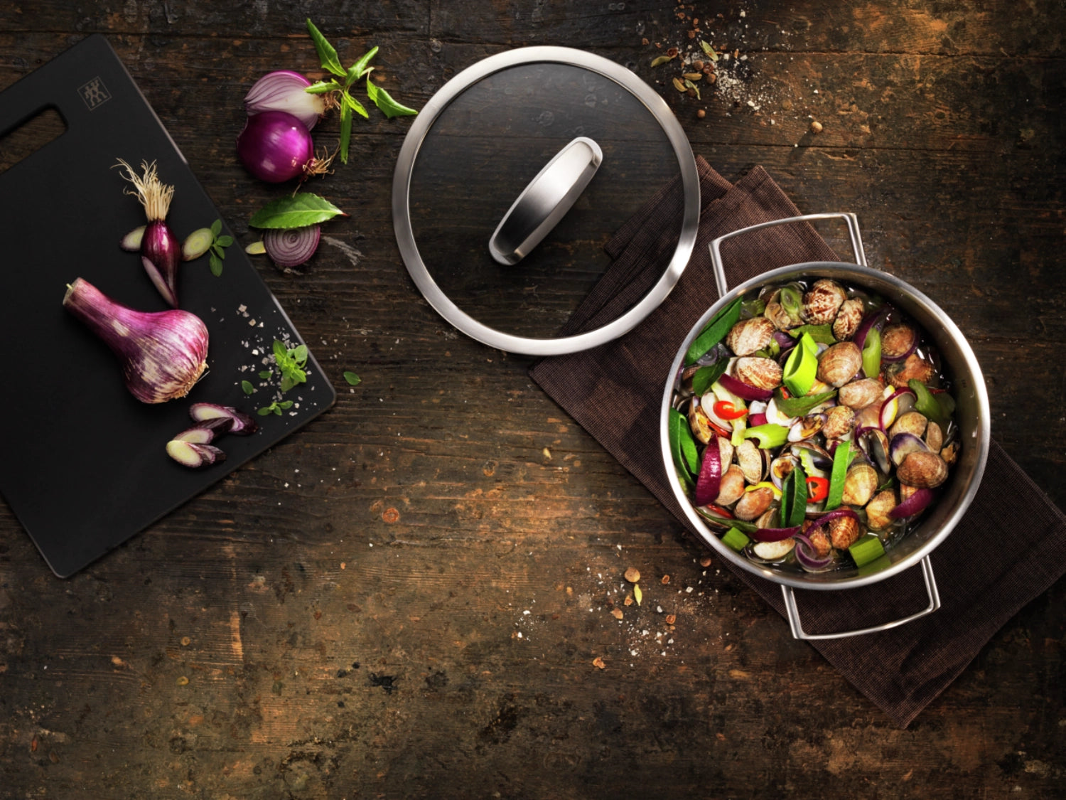 Elegantes 5-teiliges Kochgeschirr-Set von Zwilling Vitality, perfekt für kreative Kochabenteuer und stilvolle Zubereitung in jeder Küche.