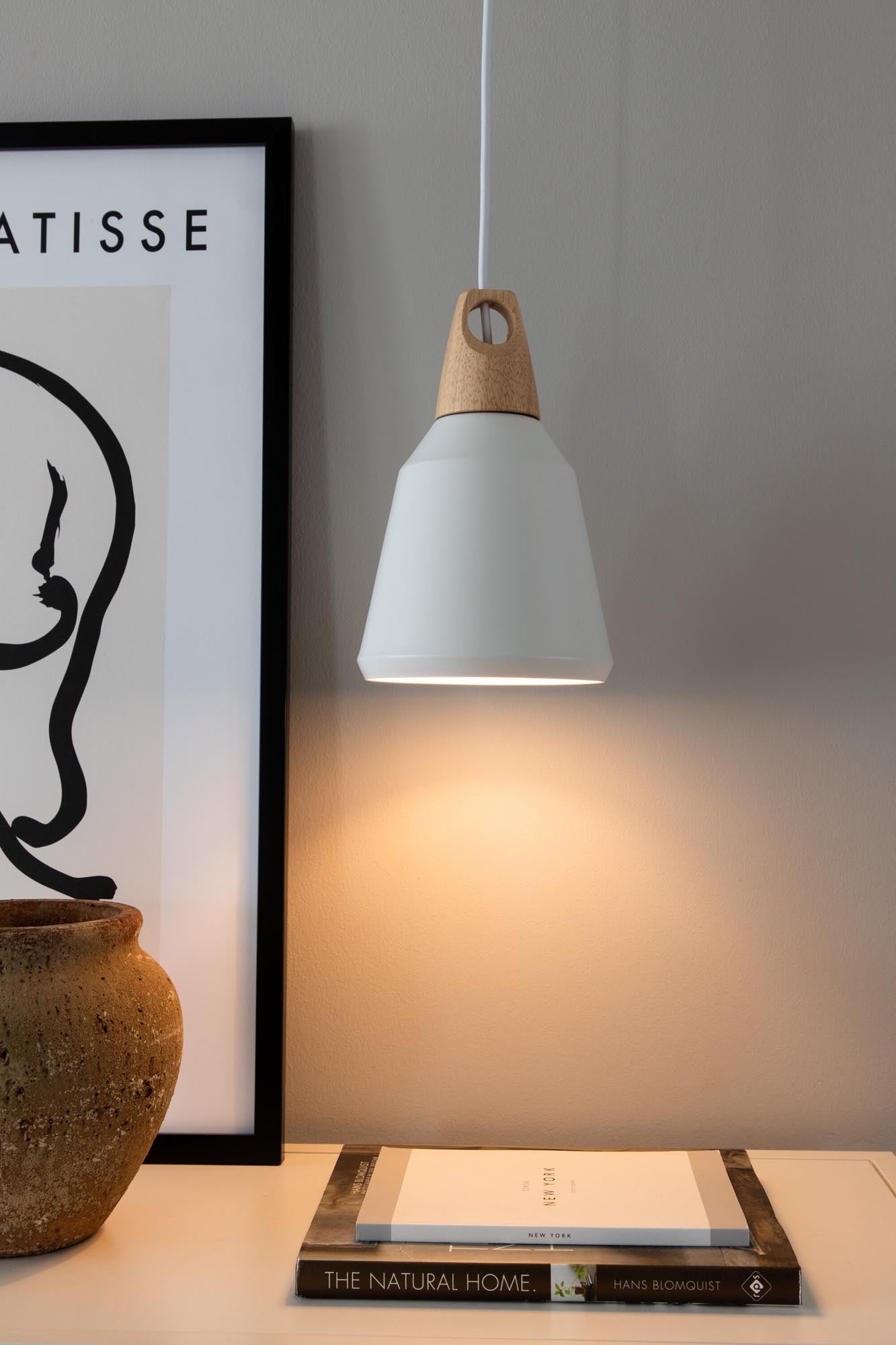 Nao Pendelleuchte: Stilvolle Beleuchtung für moderne Wohnräume.