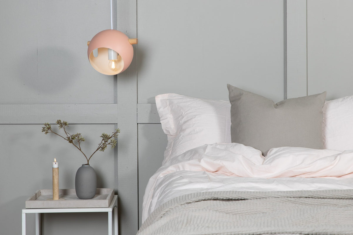 Tubbie Pendelleuchte in Altrosa präsentiert im Onlineshop von KAQTU Design AG. Pendelleuchte ist von Venture Home