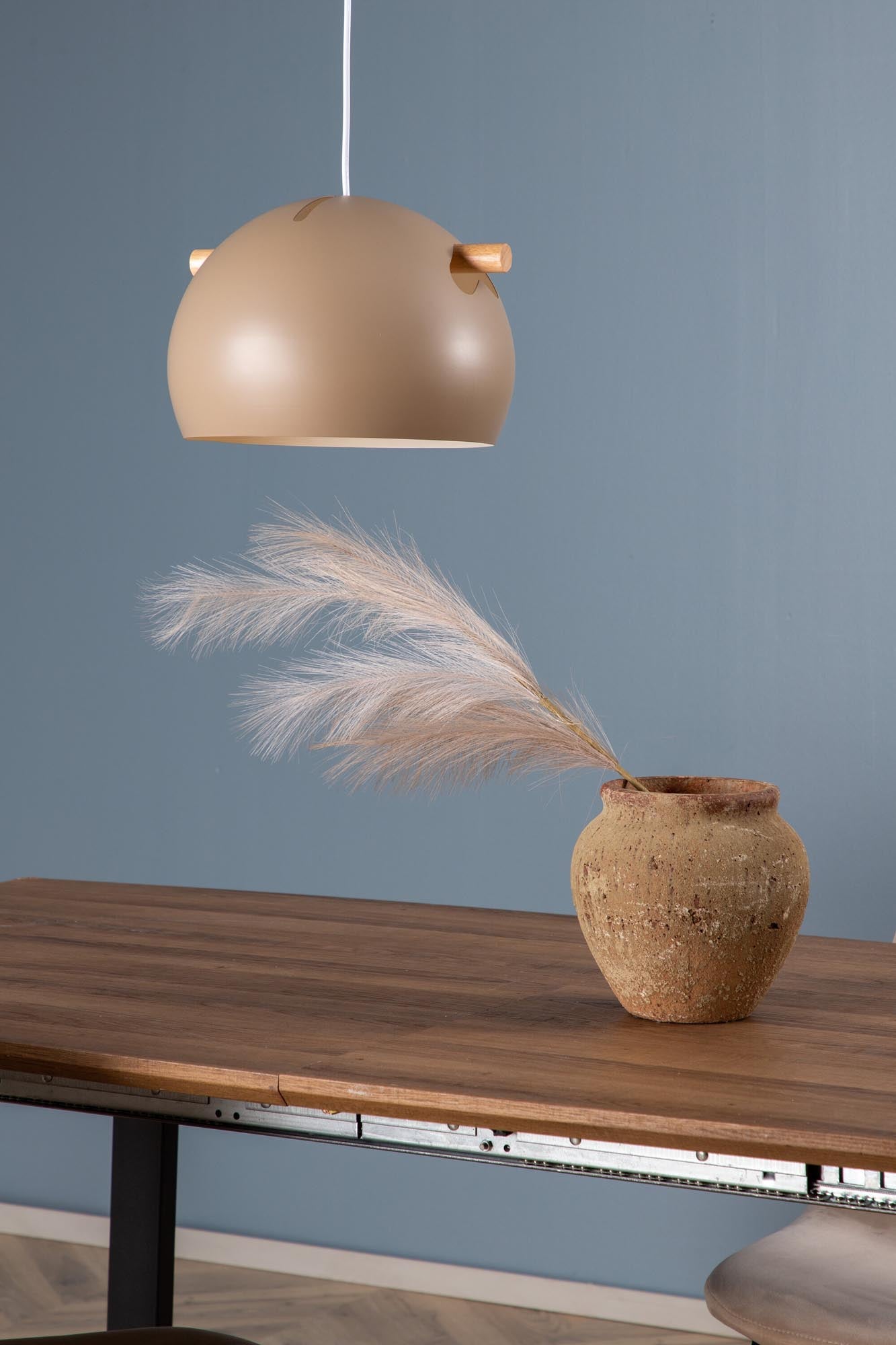 Entdecken Sie die Tubbie Pendelleuchte von Venture Home in stilvollem Altrosa. Ideal für kreative Lichtkonzepte und elegante Akzente in jedem Raum.