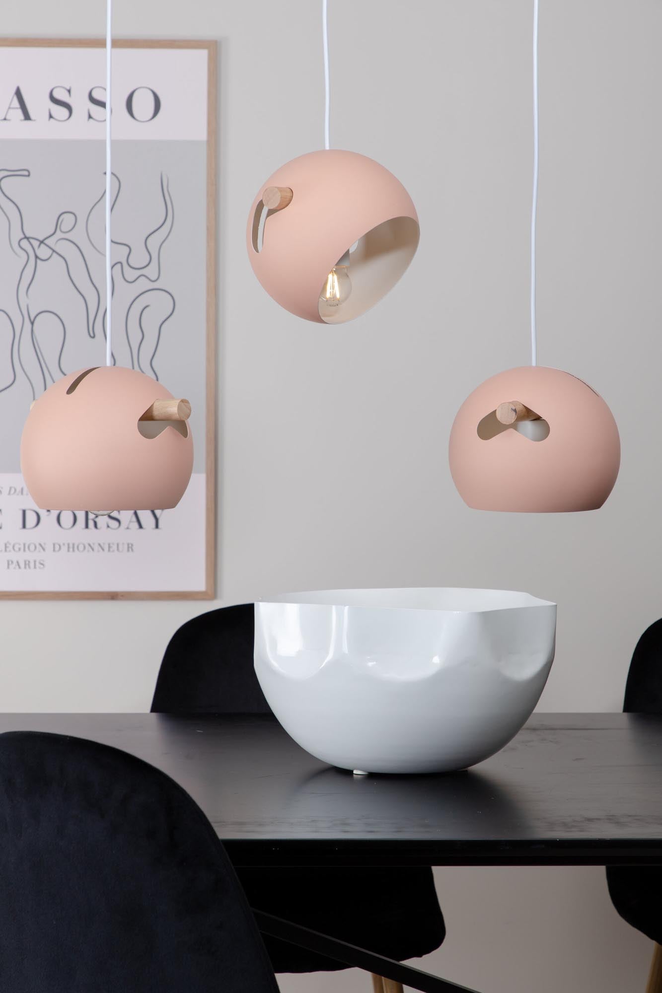 Verleihen Sie Ihrem Zuhause mit der Tubbie Pendelleuchte von Venture Home in Altrosa einen Hauch von Eleganz und modernem Design.